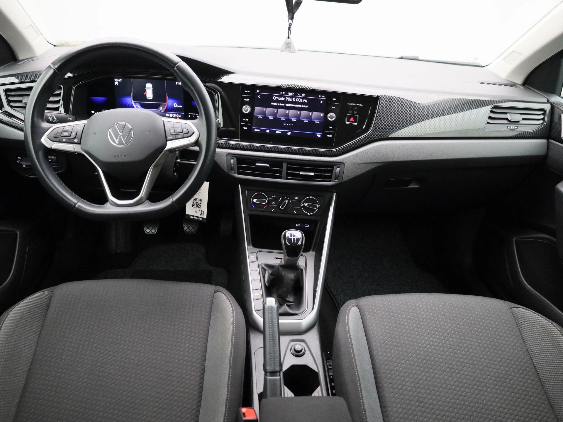 Volkswagen-Polo-image-8