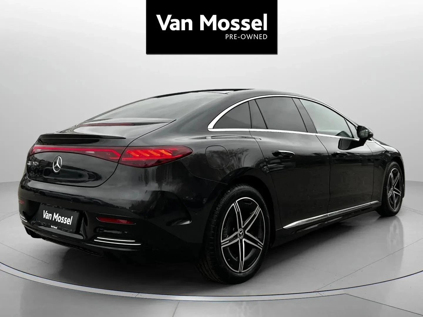 Mercedes-Benz-EQE-image-4