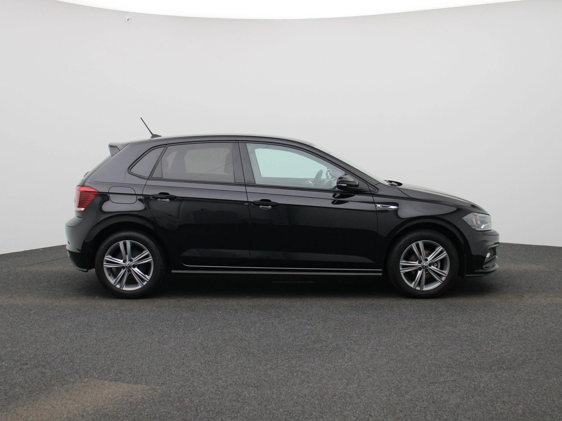 Volkswagen-Polo-image-5