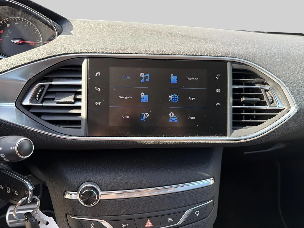 Peugeot-308-image-10