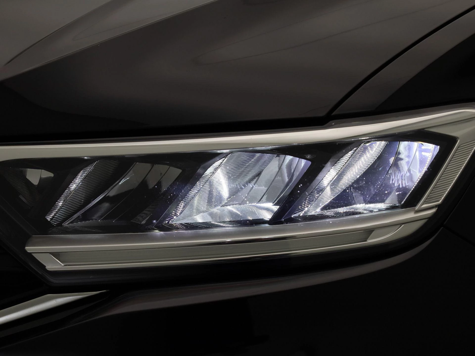Volkswagen-T-Roc-image-13