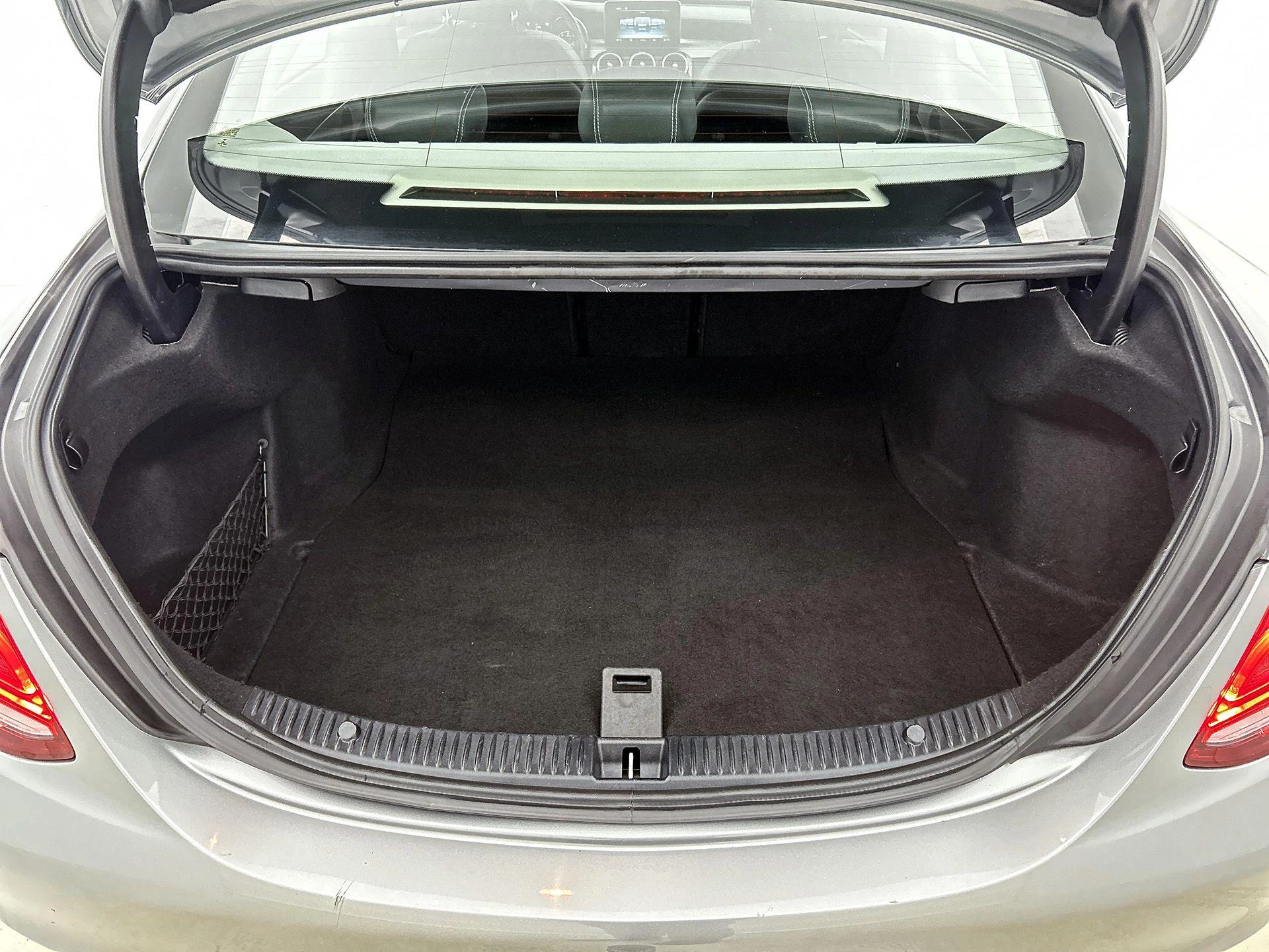 Mercedes-Benz-C-Klasse-image-22