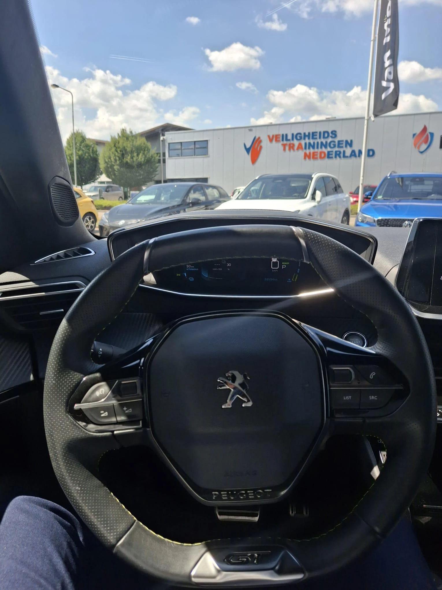 Peugeot e-2008