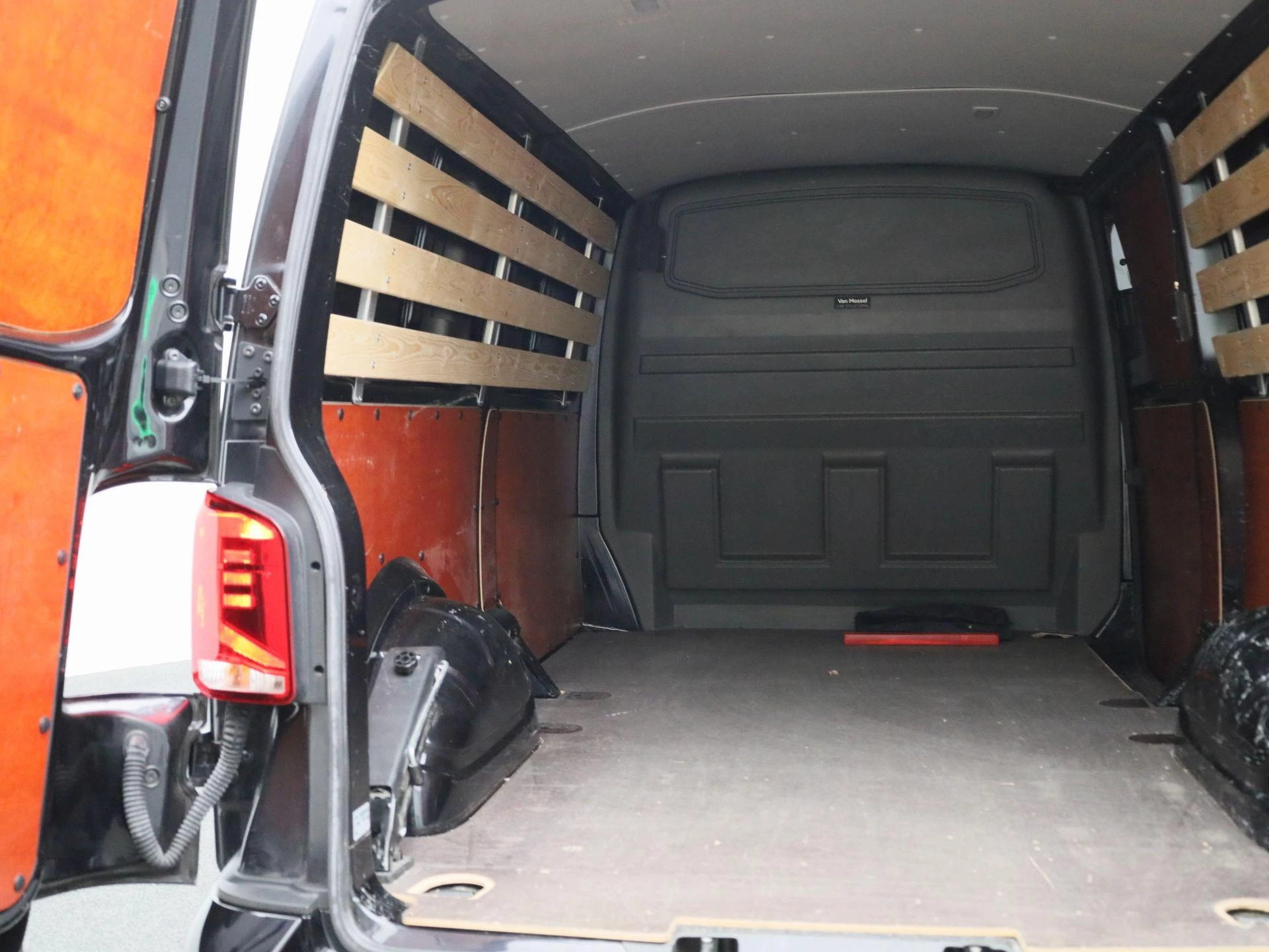 Volkswagen-Transporter-image-16