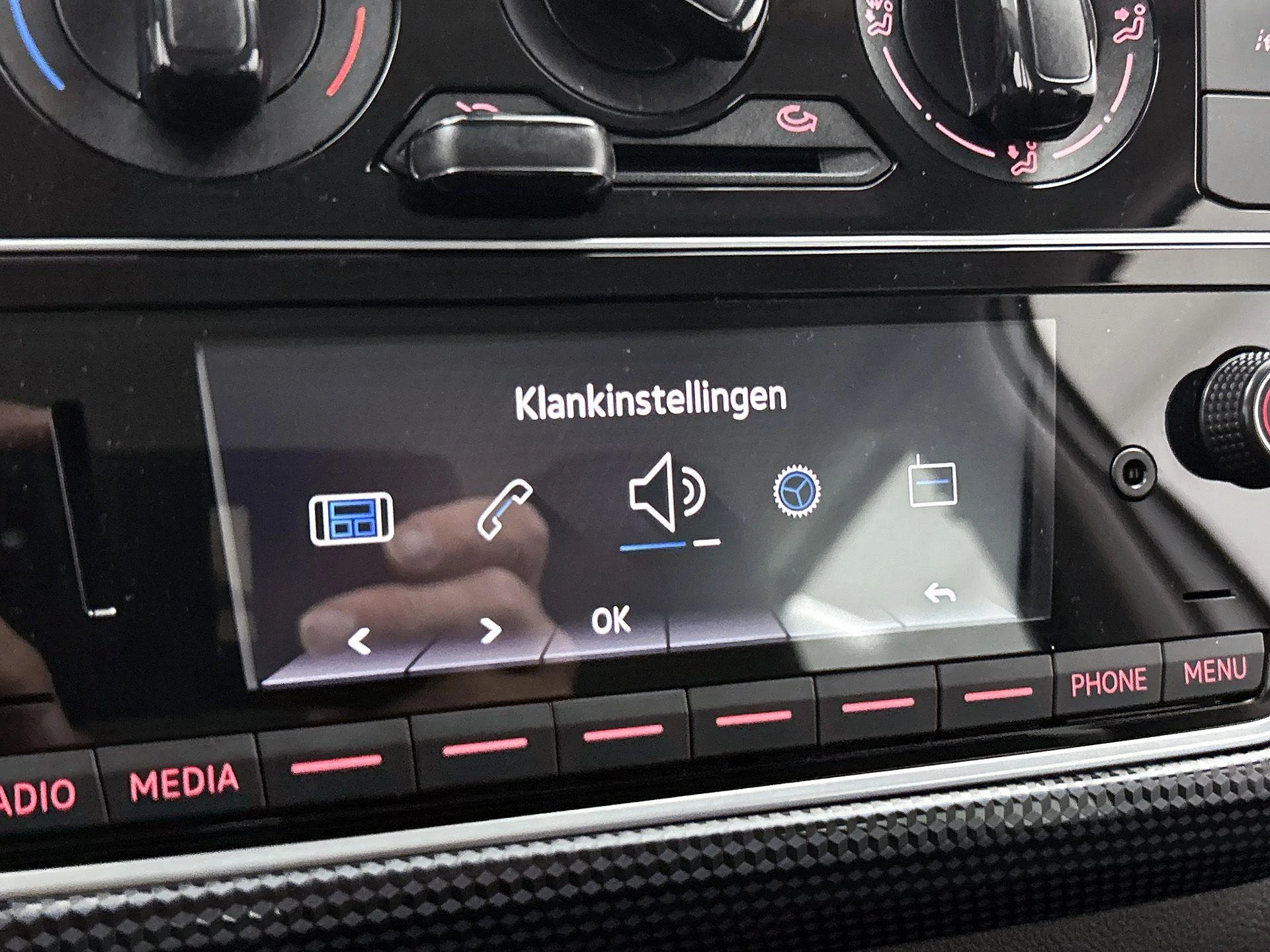 Volkswagen-up!-image-8