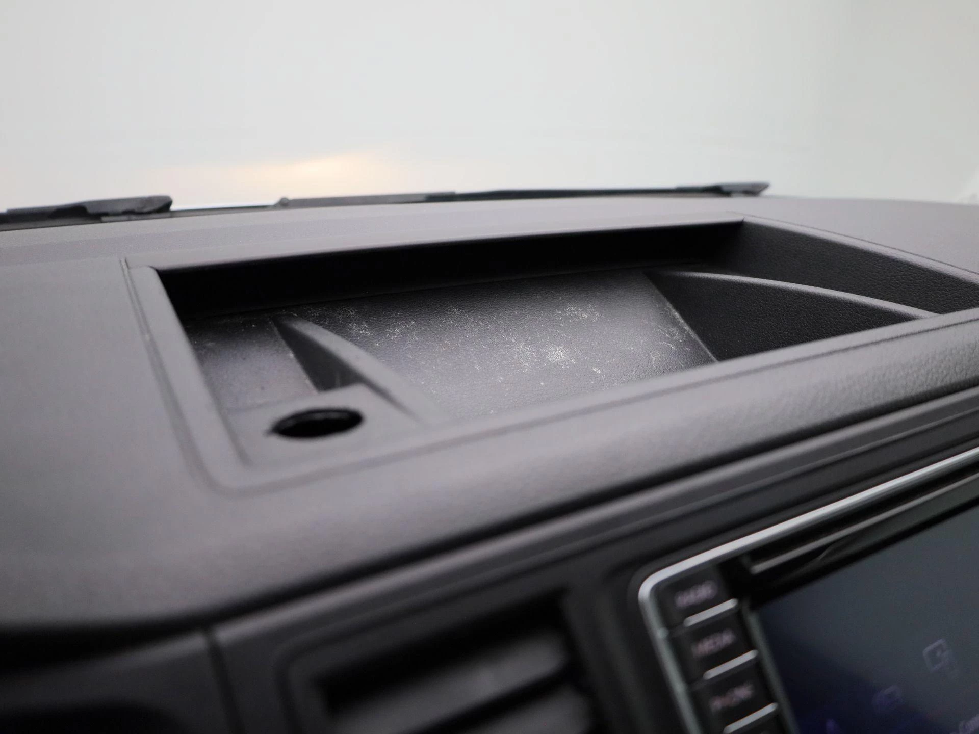 Volkswagen-Transporter-image-21