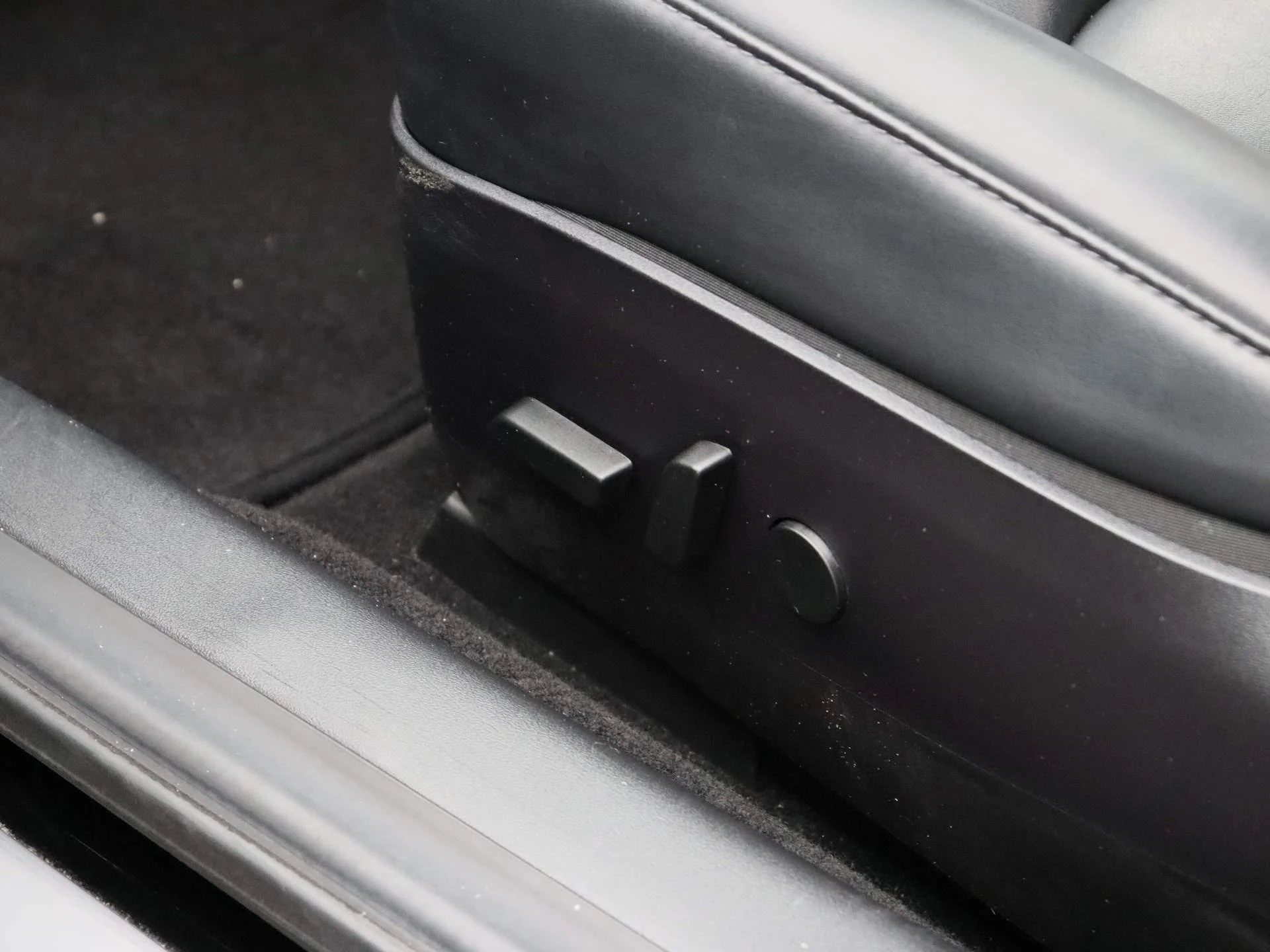 Tesla-Model 3-image-26