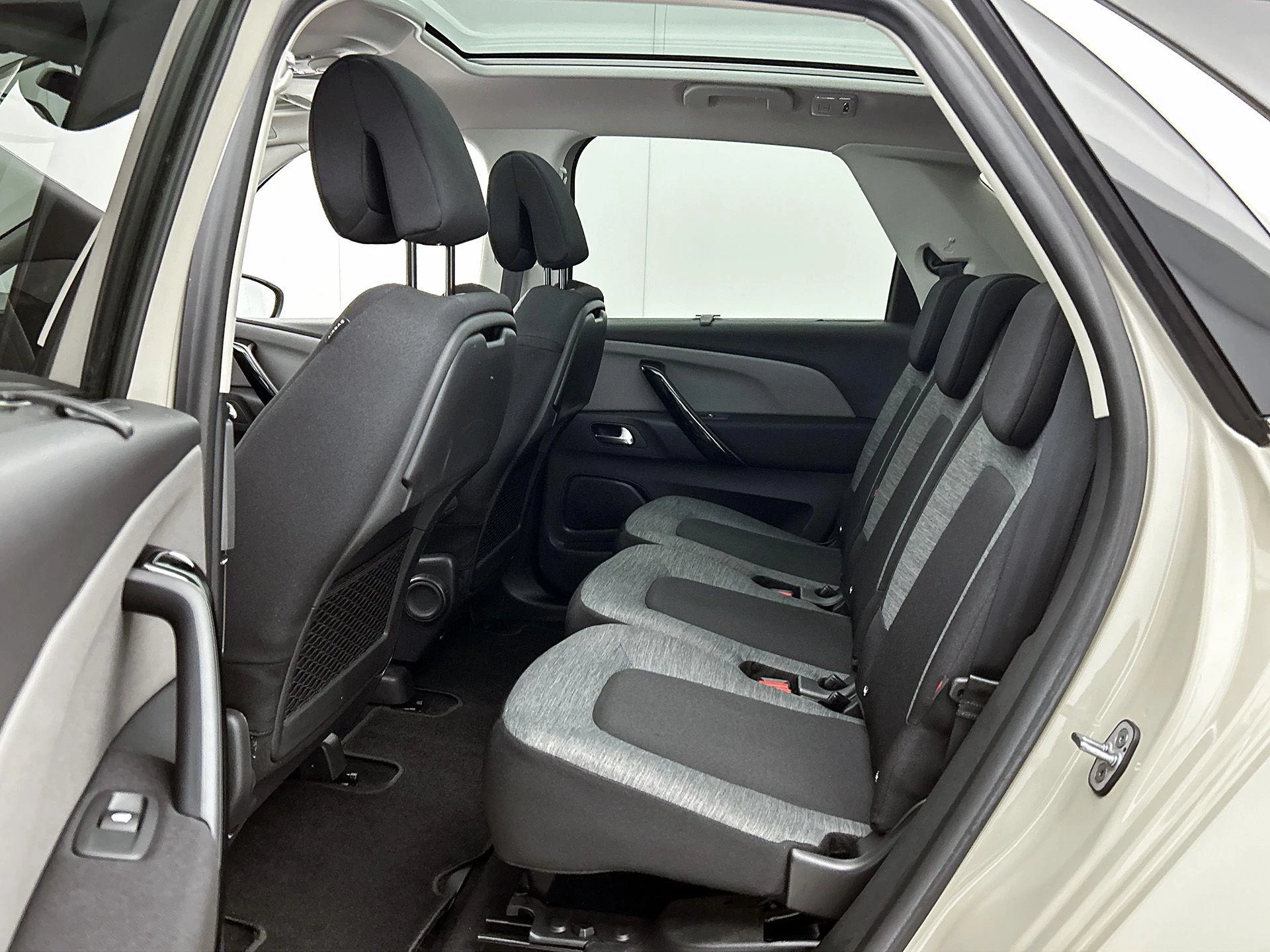 Citroën-C4 Picasso-image-25