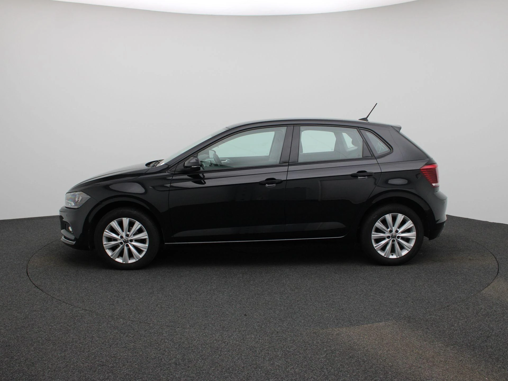 Volkswagen-Polo-image-3
