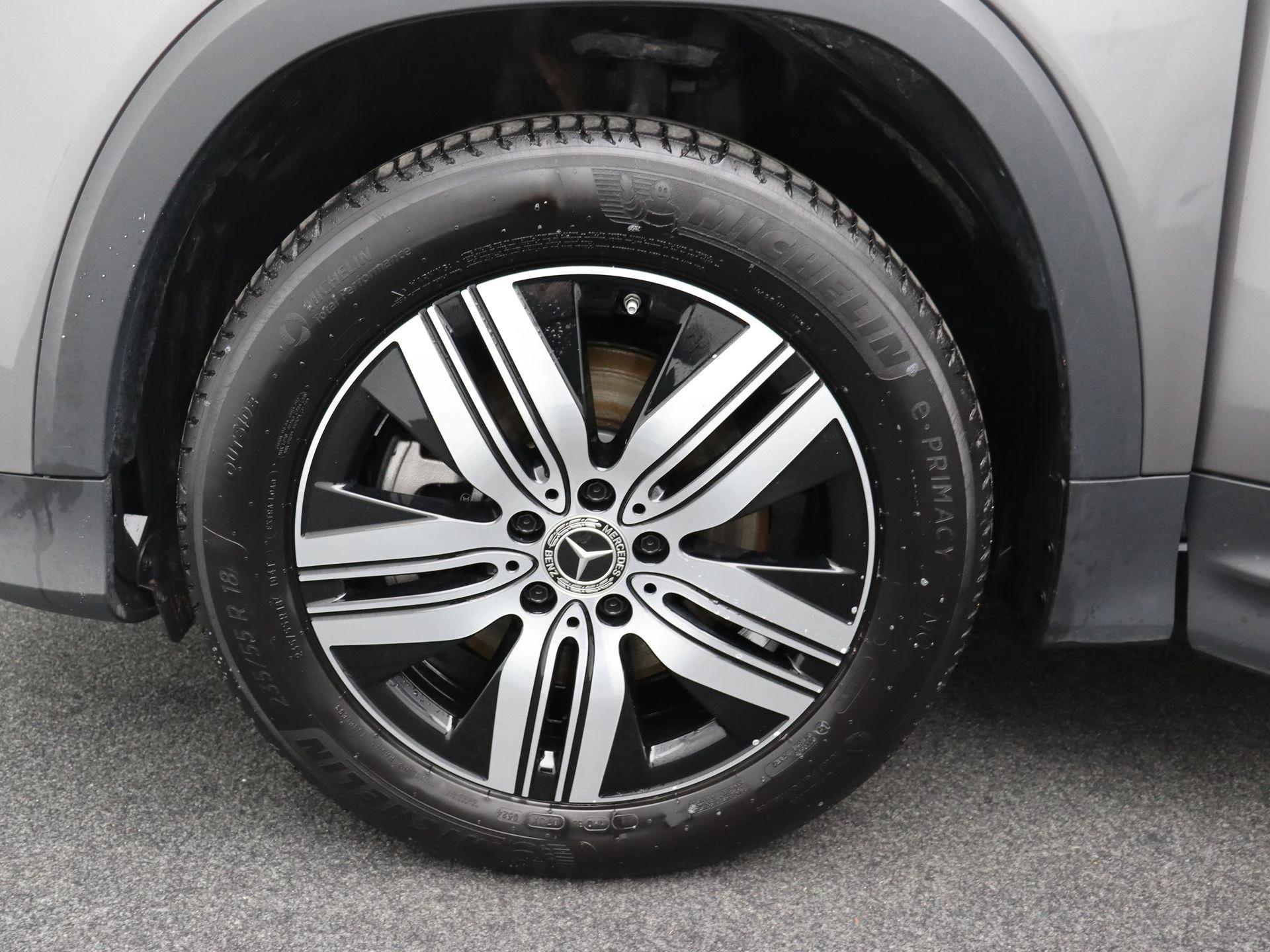 Mercedes-Benz-EQB-image-6