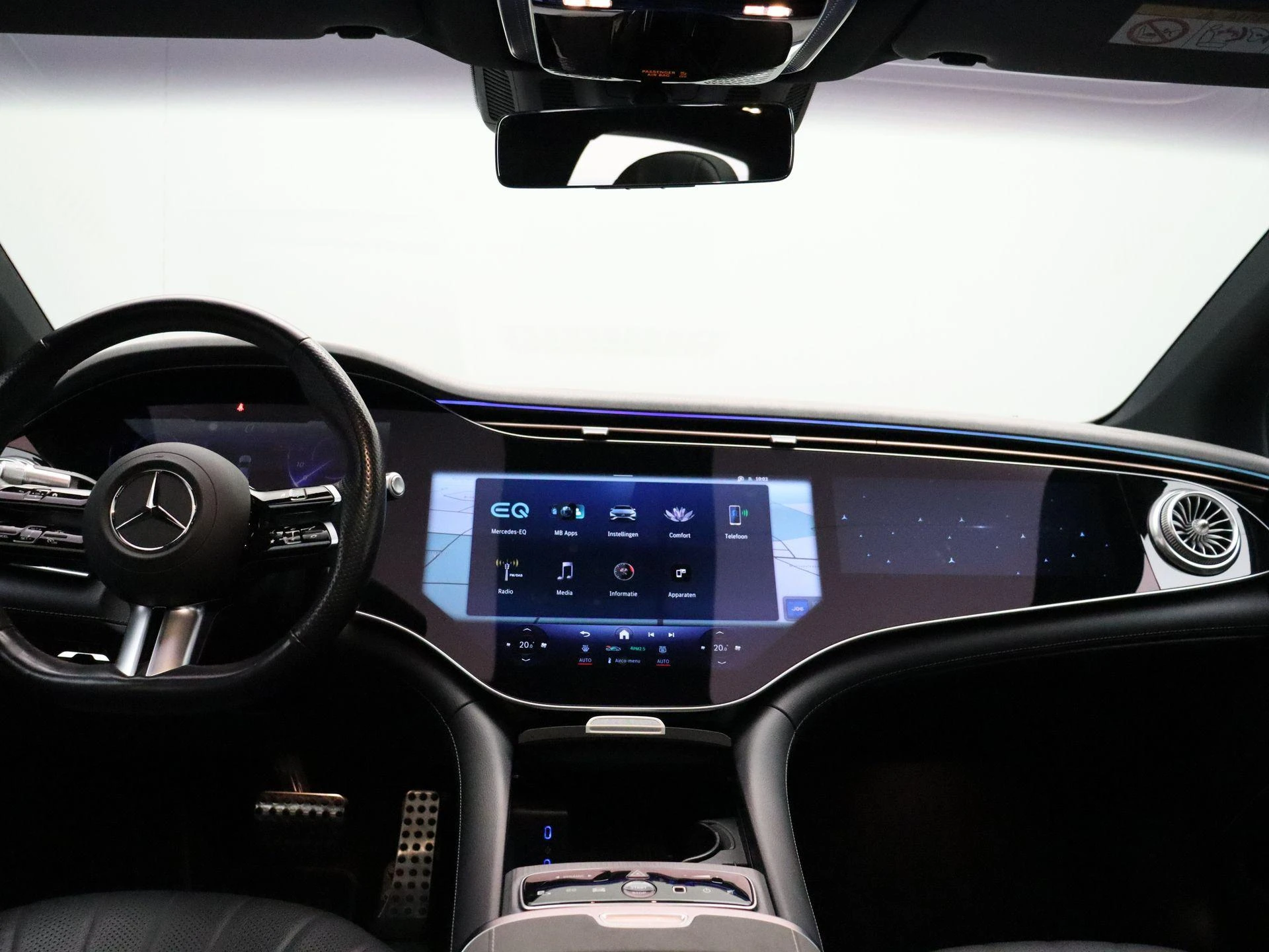 Mercedes-Benz-EQS-image-27