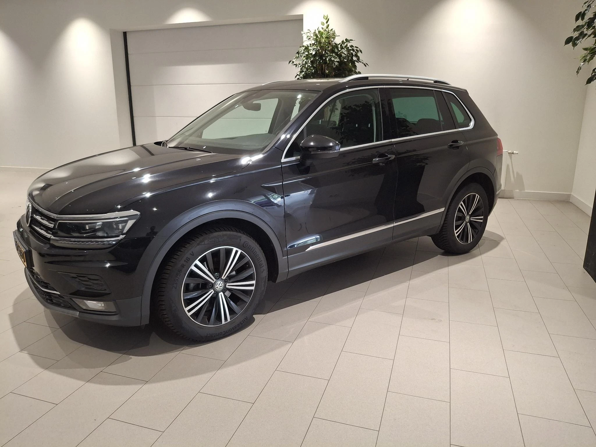 Volkswagen-Tiguan-image-1