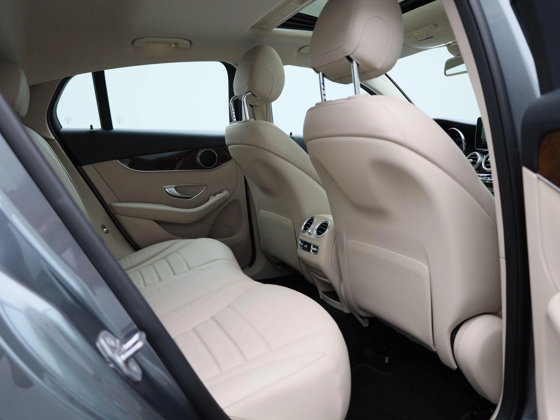 Mercedes-Benz-GLC-image-46
