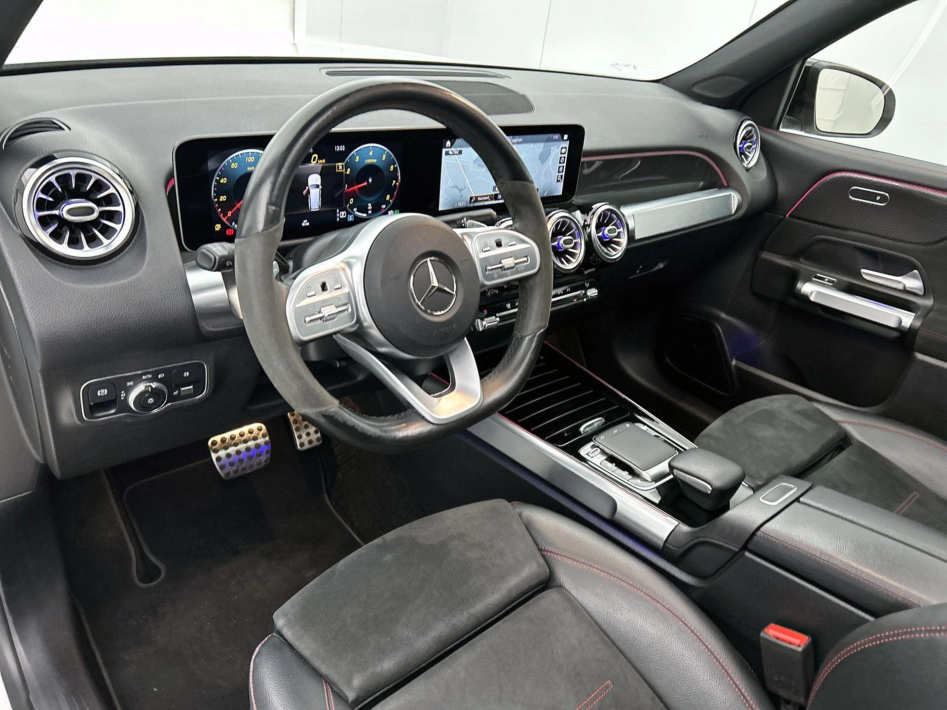 Mercedes-Benz-GLB-image-26