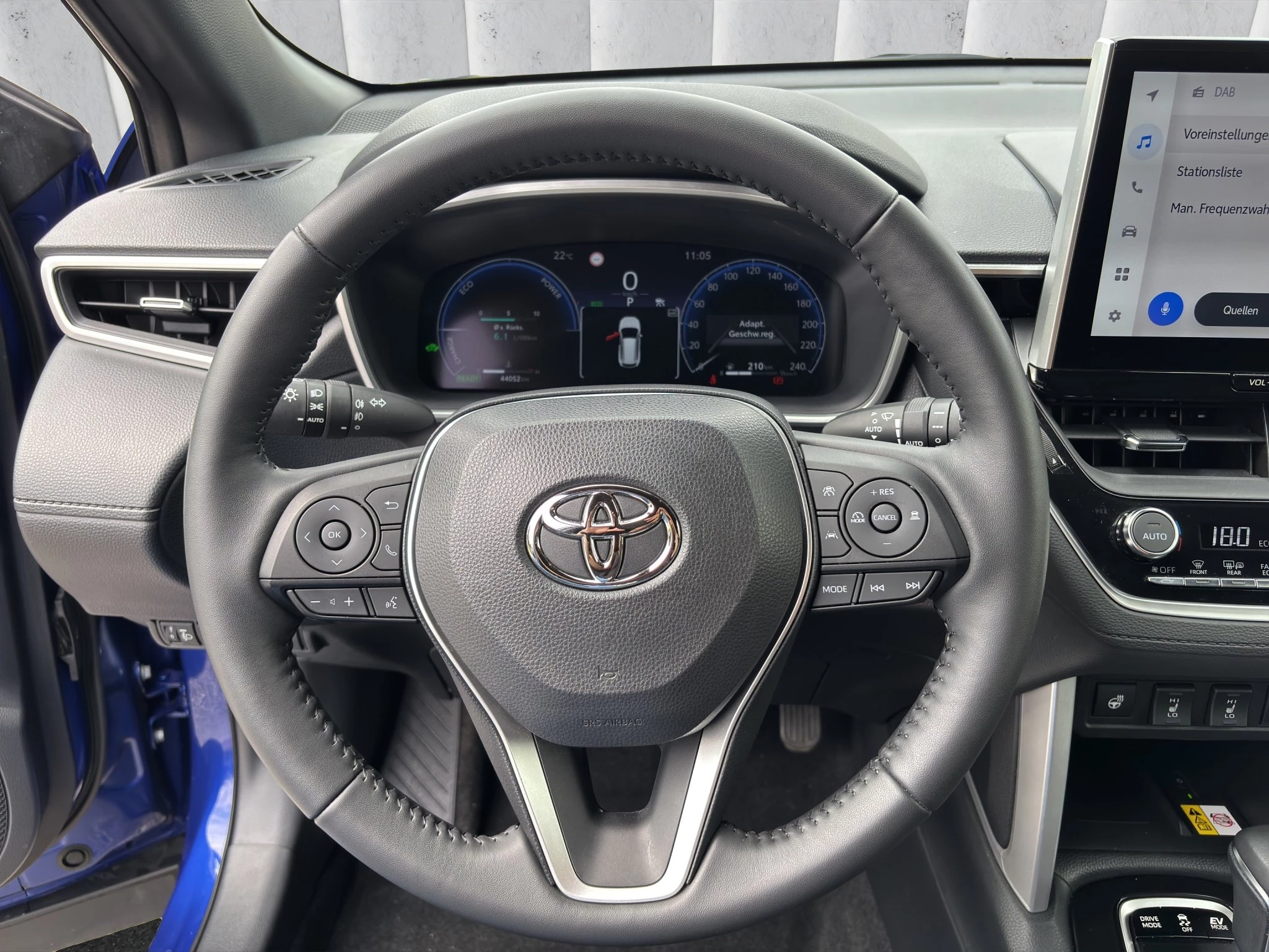 Toyota-Corolla Cross-image-12