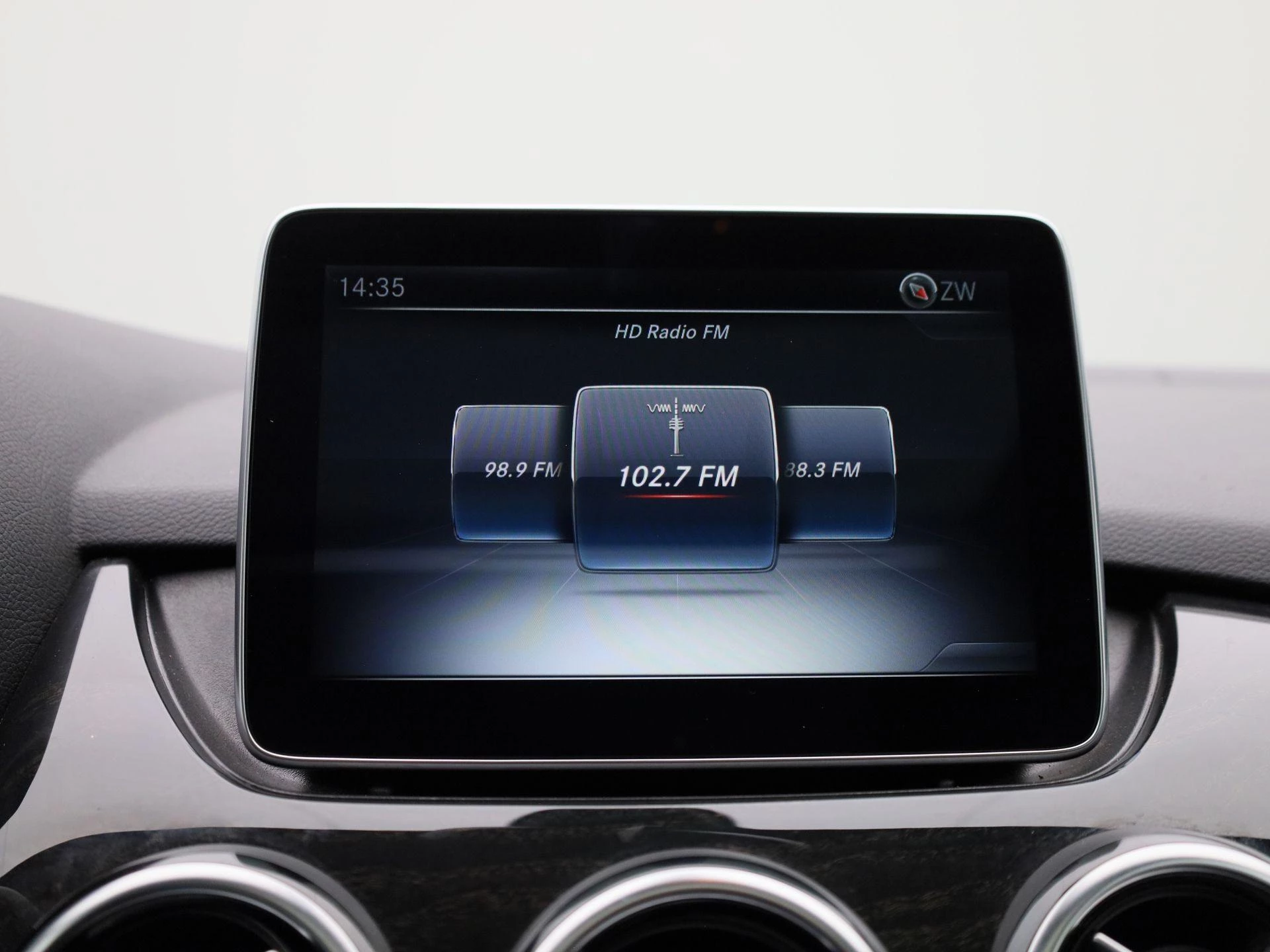 Mercedes-Benz-B-Klasse-image-19