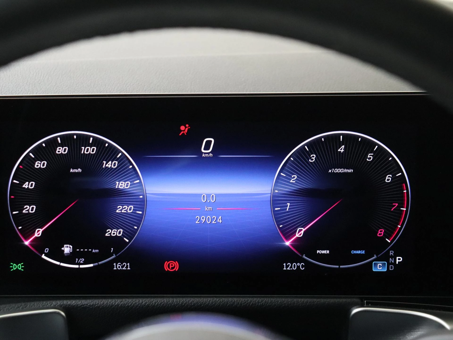 Mercedes-Benz-GLB-image-14