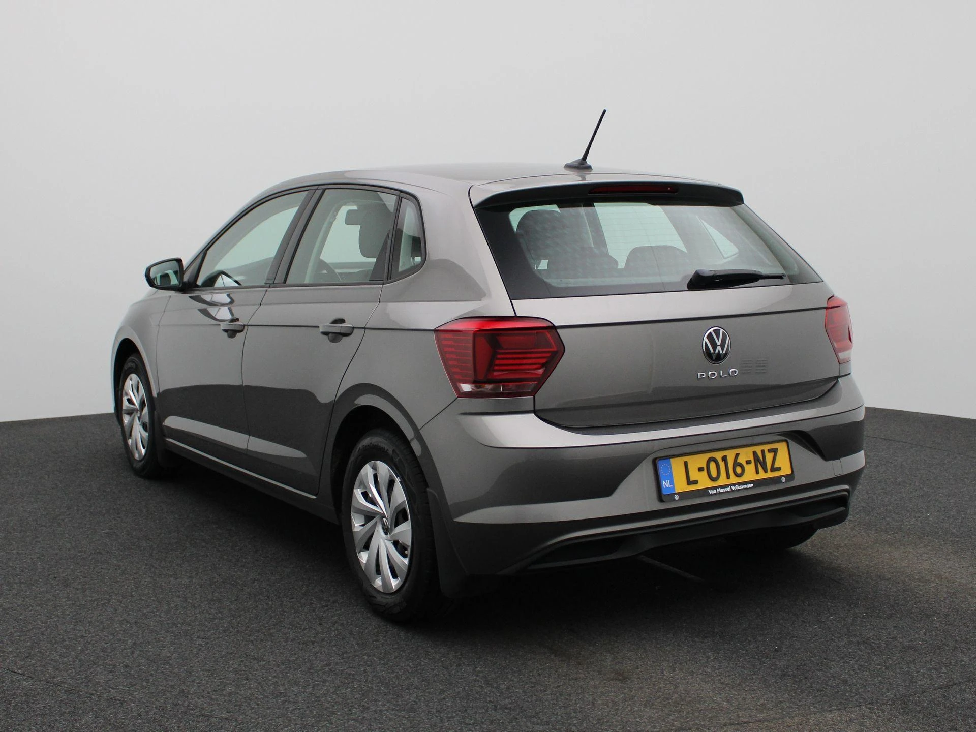 Volkswagen-Polo-image-1