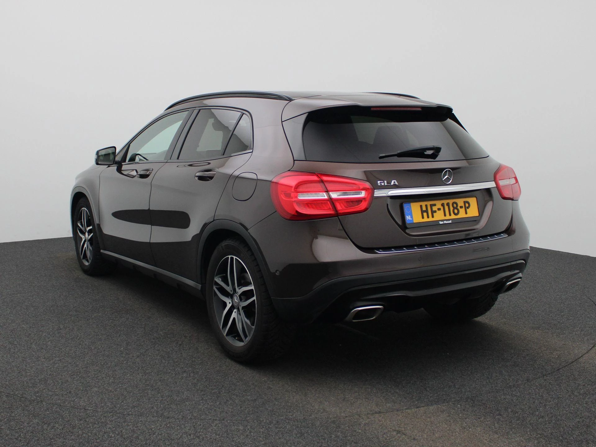 Mercedes-Benz-GLA-image-1