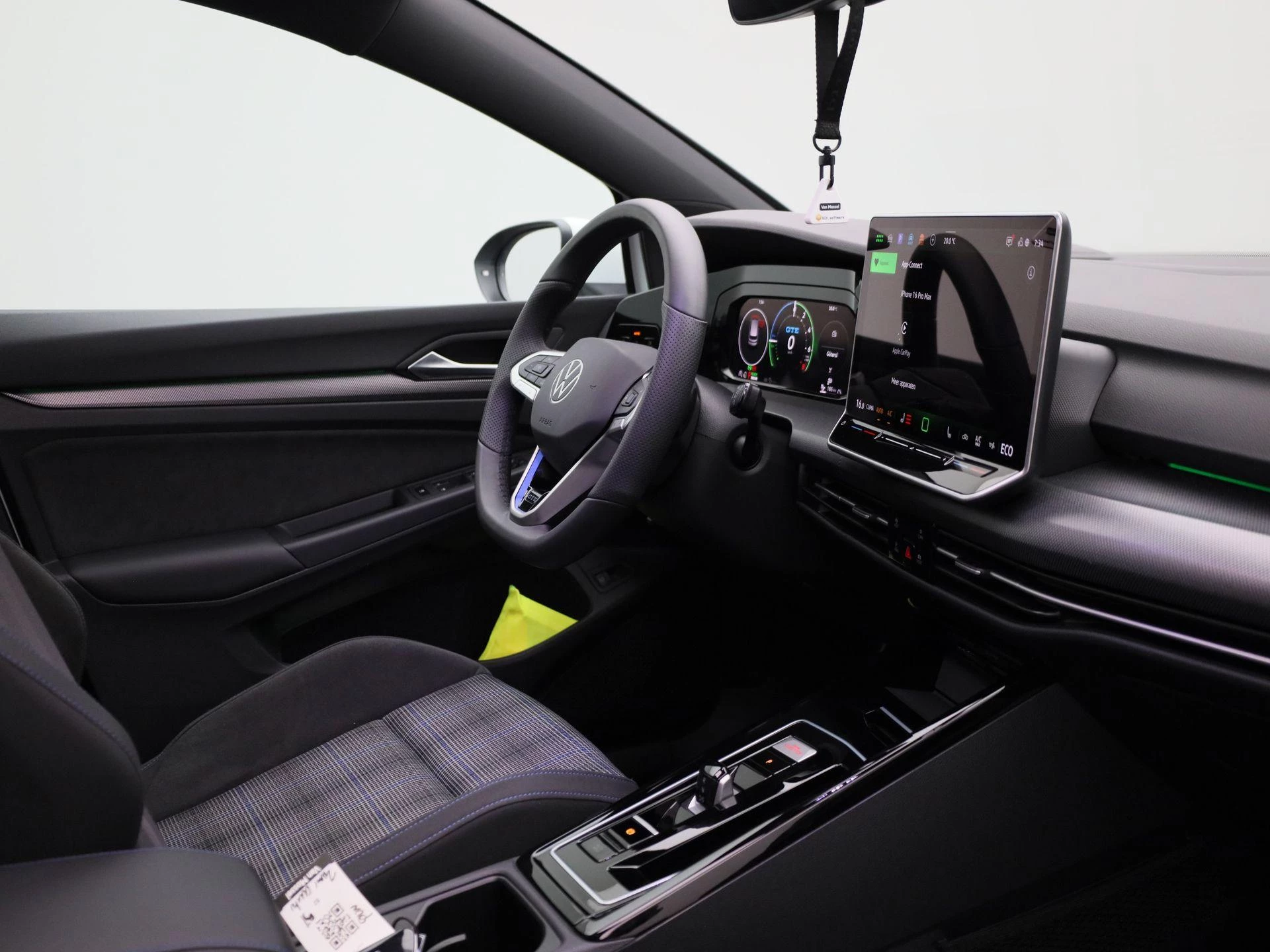 Volkswagen-Golf-image-36