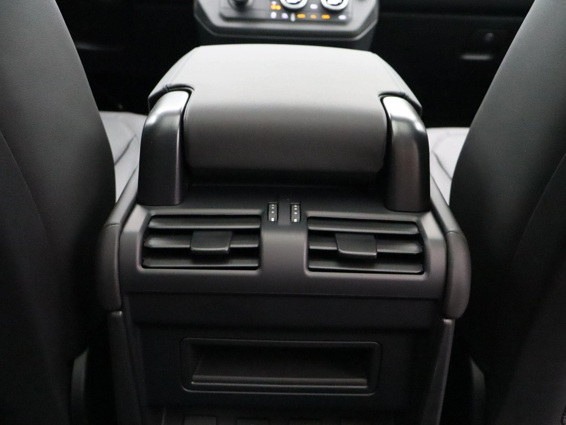 Land Rover-Defender-image-36