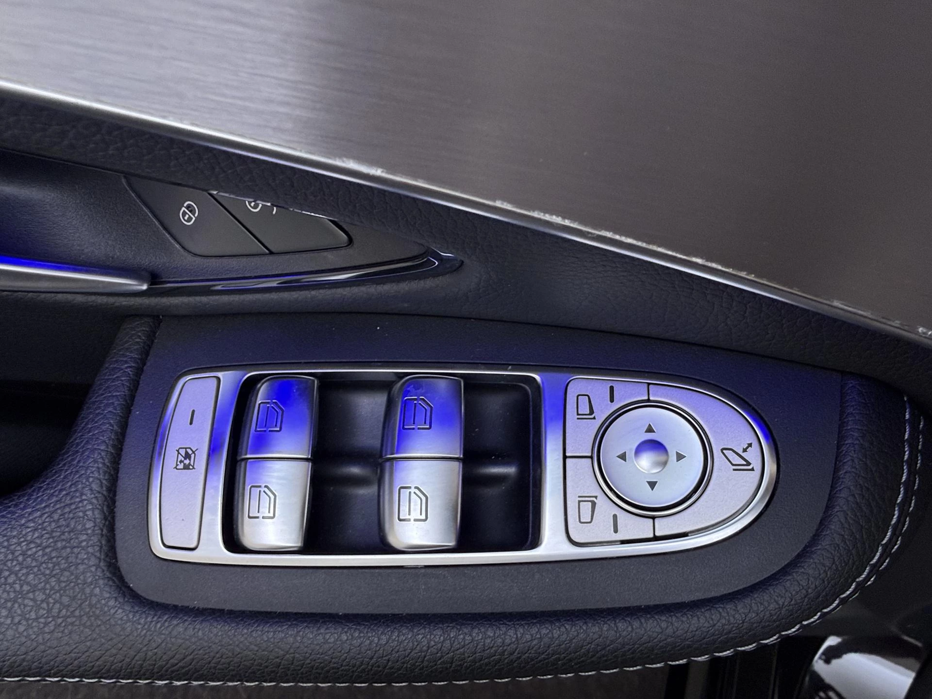 Mercedes-Benz-C-Klasse-image-26