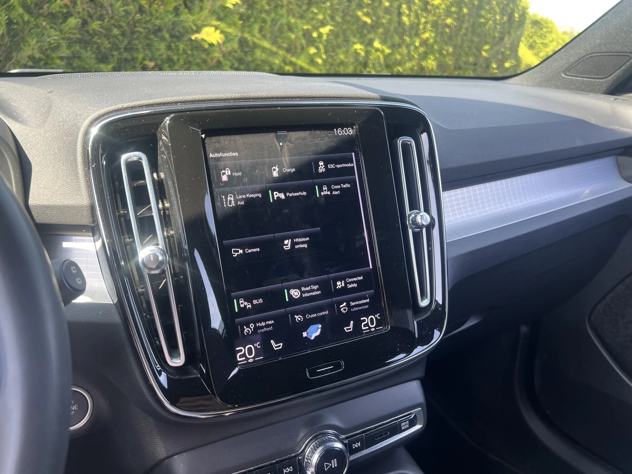 Volvo-XC40-image-14