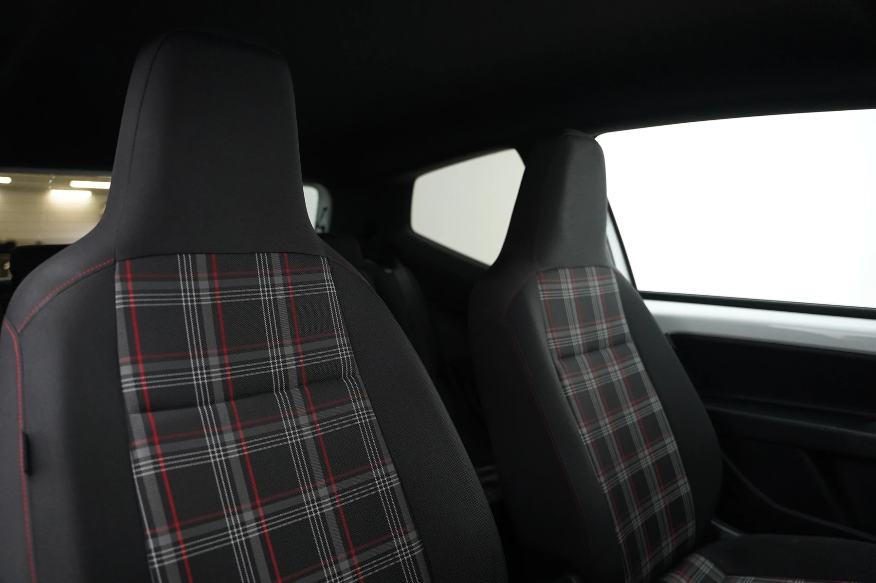 Volkswagen-up!-image-9