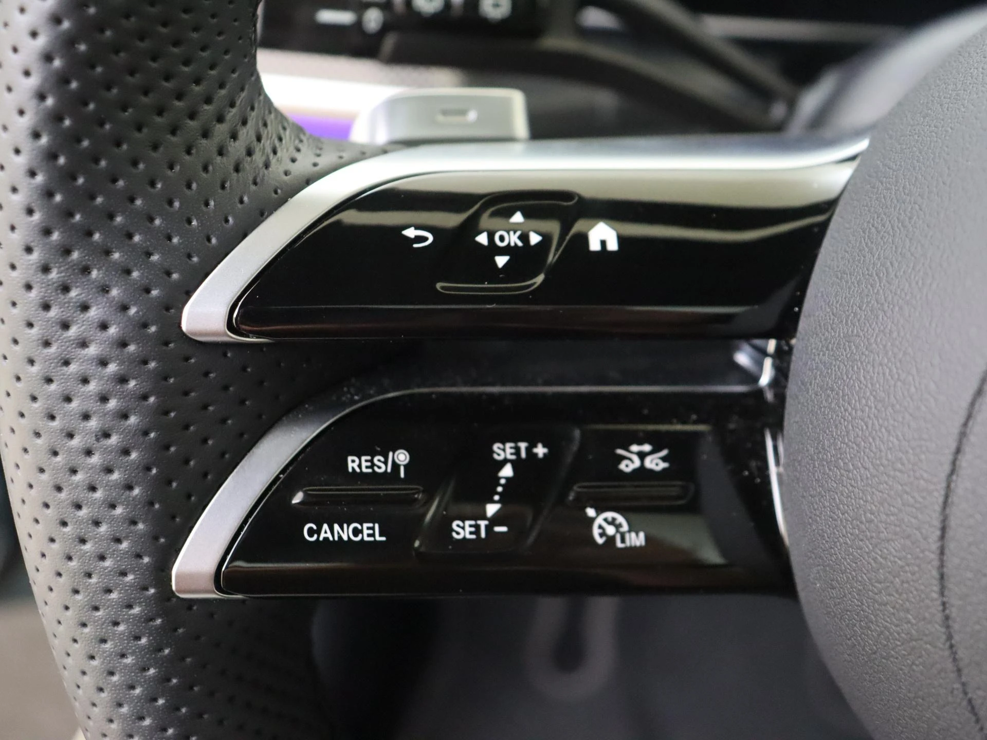 Mercedes-Benz-GLC-image-11