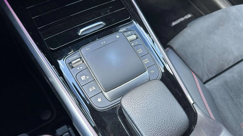 Mercedes-Benz-GLB-image-13