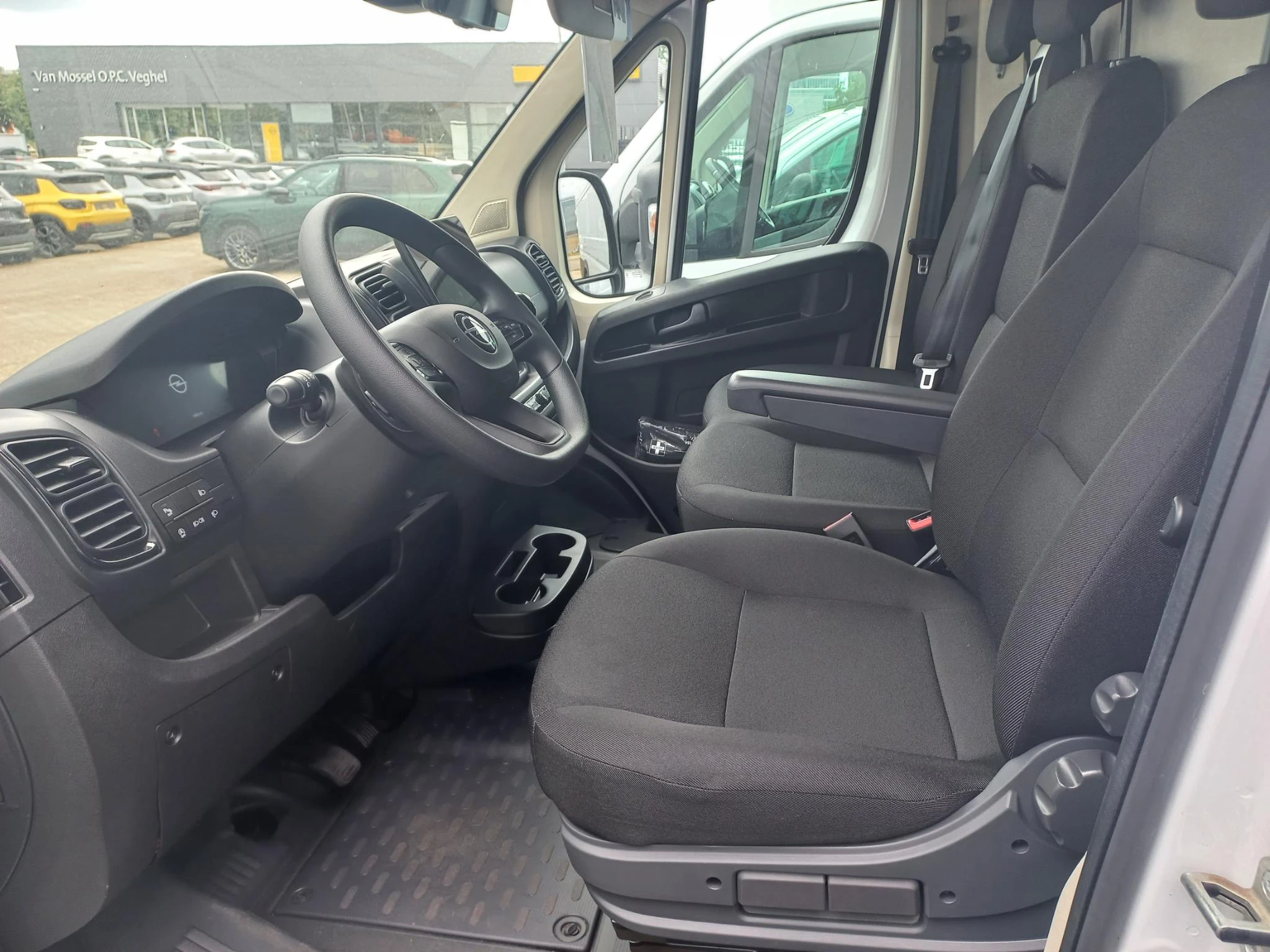 Opel-Movano-image-5