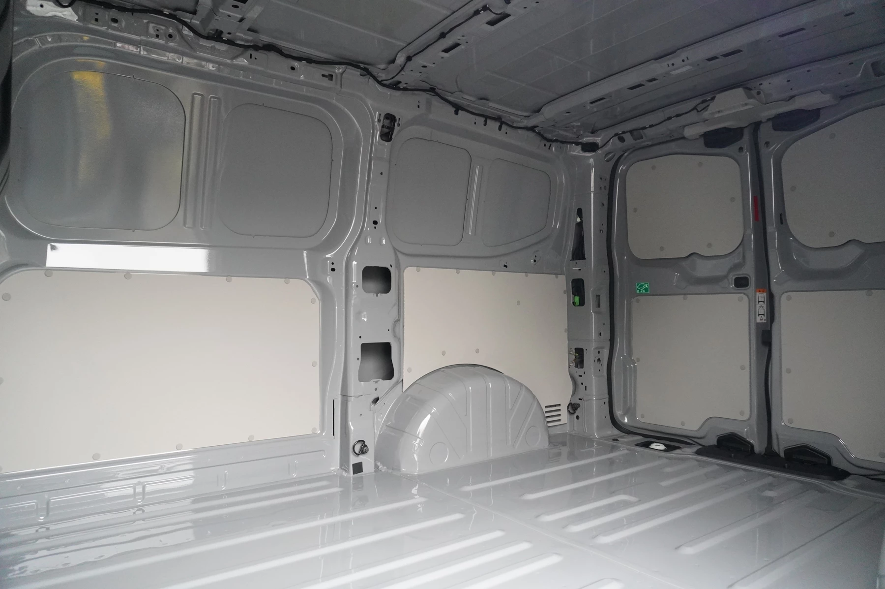 Volkswagen-Transporter-image-12