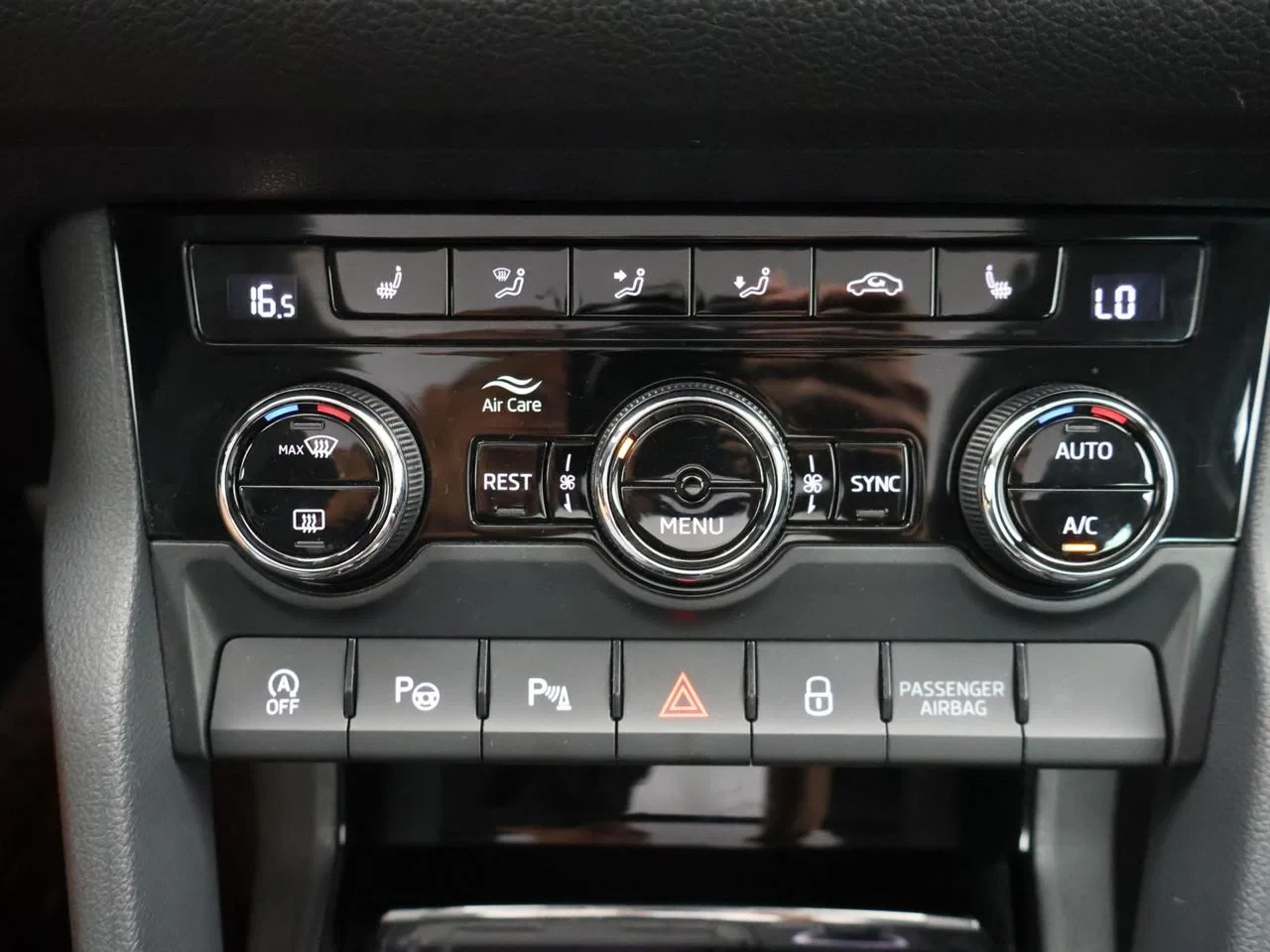Škoda Kodiaq SKODA Kodiaq 1.5TSI 150PK *AUTOMAAT*PANODAK*TREKHAAK*LEDER*CAMERA*PDC*NAVI*AIRCO*KEYLESS GO*...*