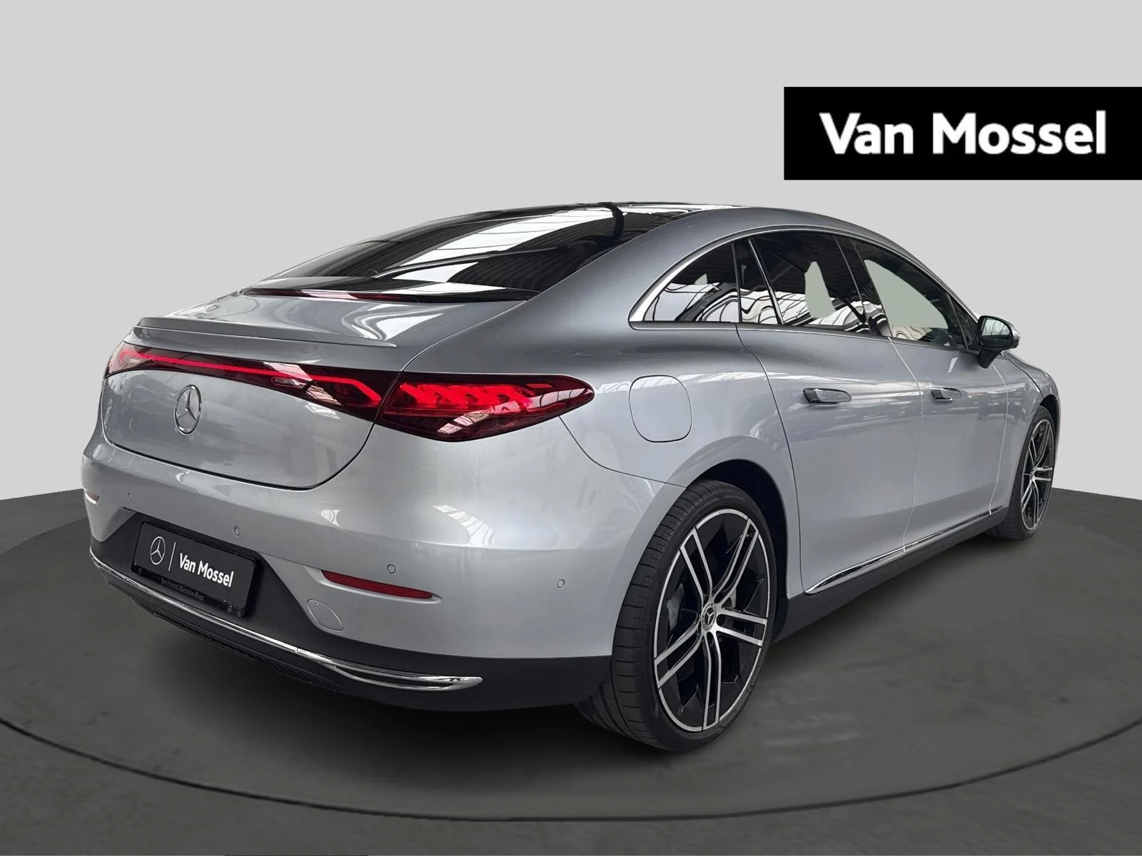 Mercedes-Benz-EQE-image-3