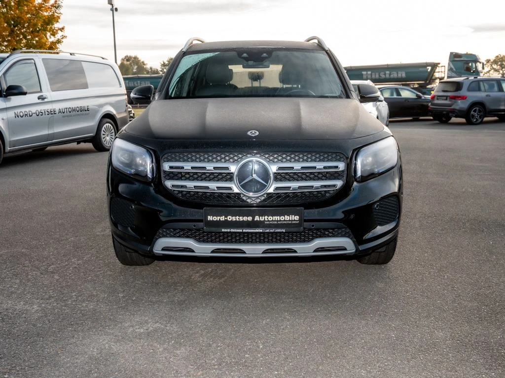 Mercedes-Benz-GLB 200 d-image-3