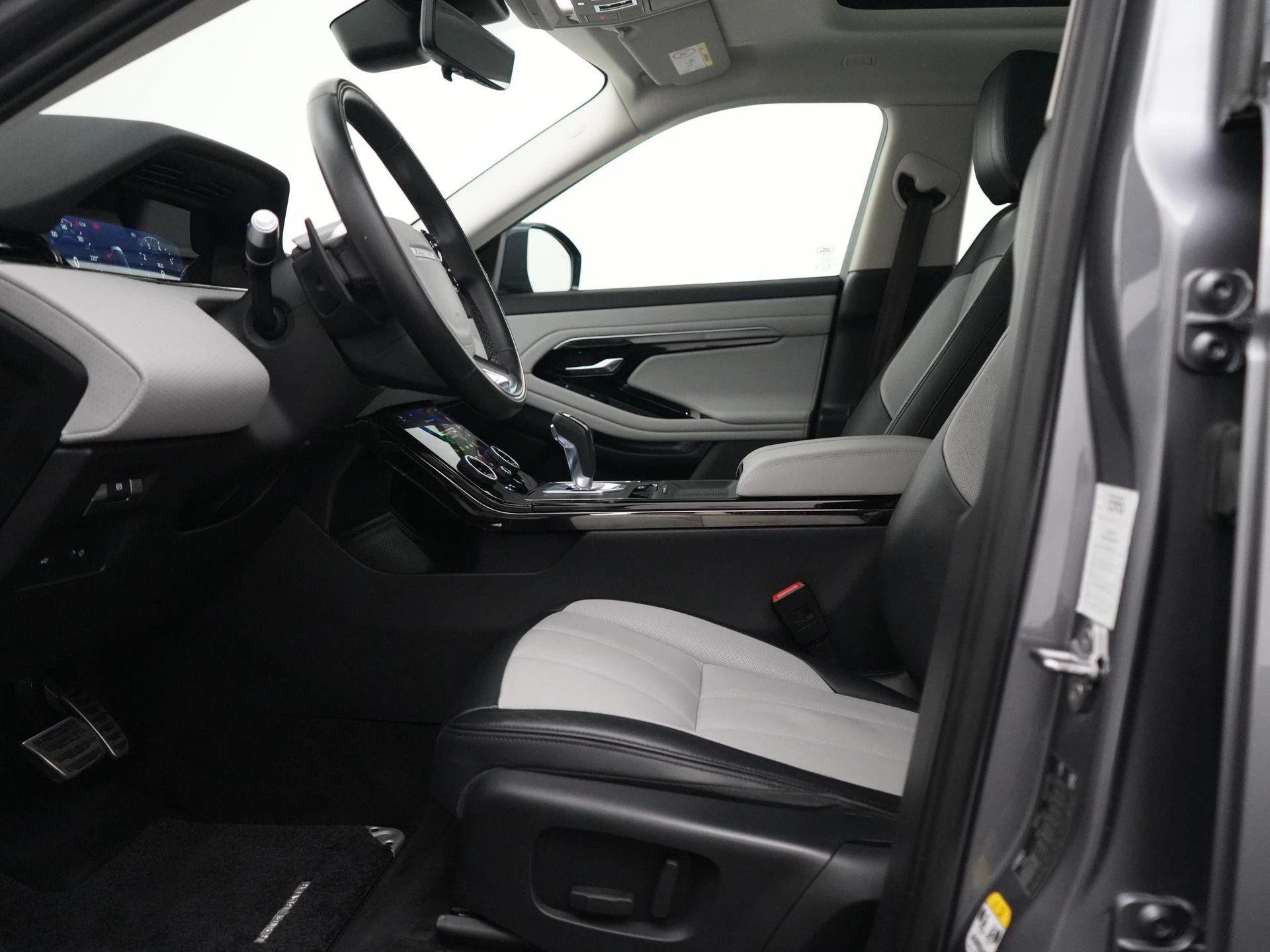 Land Rover-Range Rover Evoque-image-40