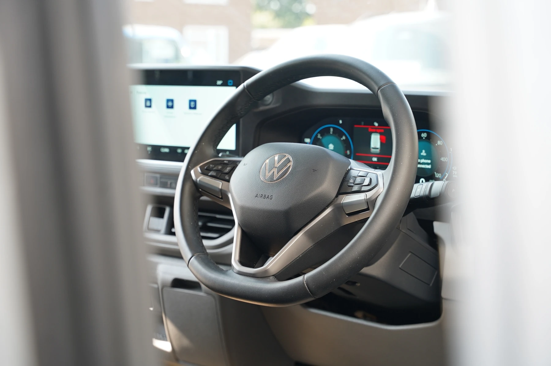 Volkswagen-Transporter-image-14