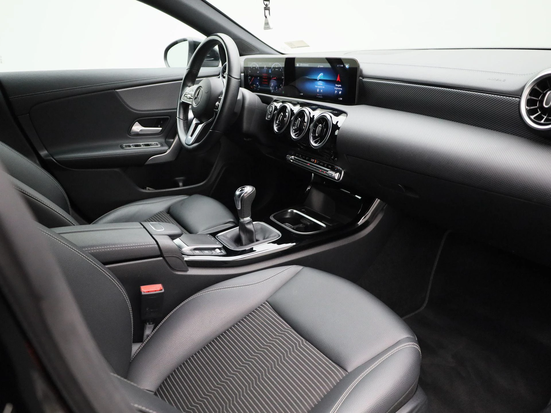 Mercedes-Benz-CLA-image-35