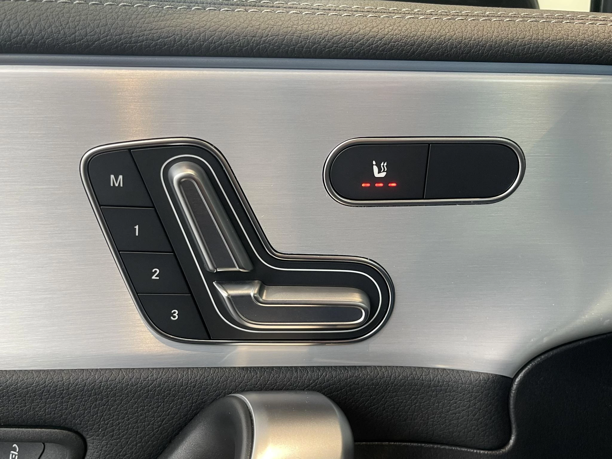 Mercedes-Benz Classe A 250 e AMG Line + LEDER + BURMESTER + MULTIBEAM LED + CARPLAY +