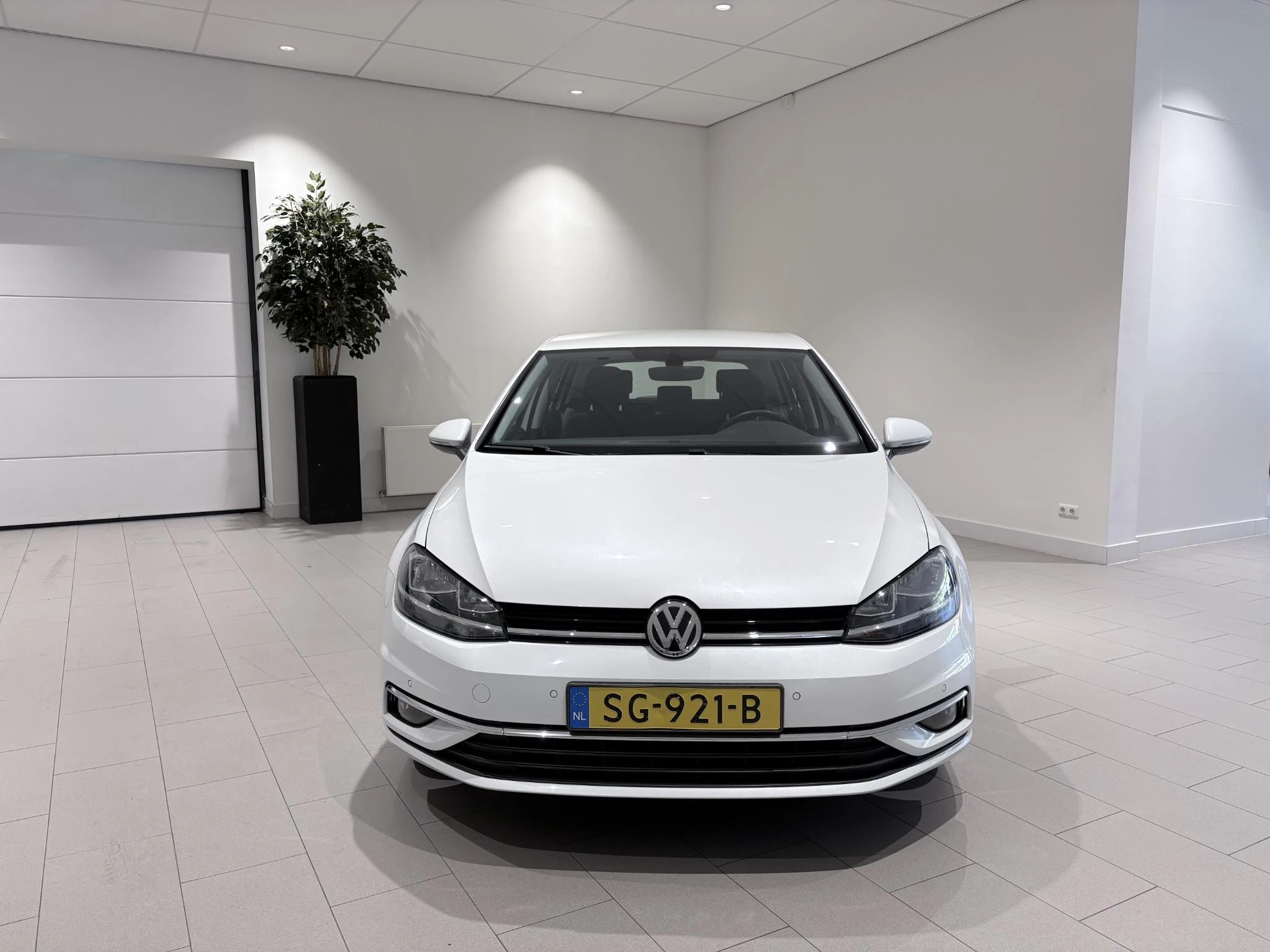 Volkswagen-Golf-image-7