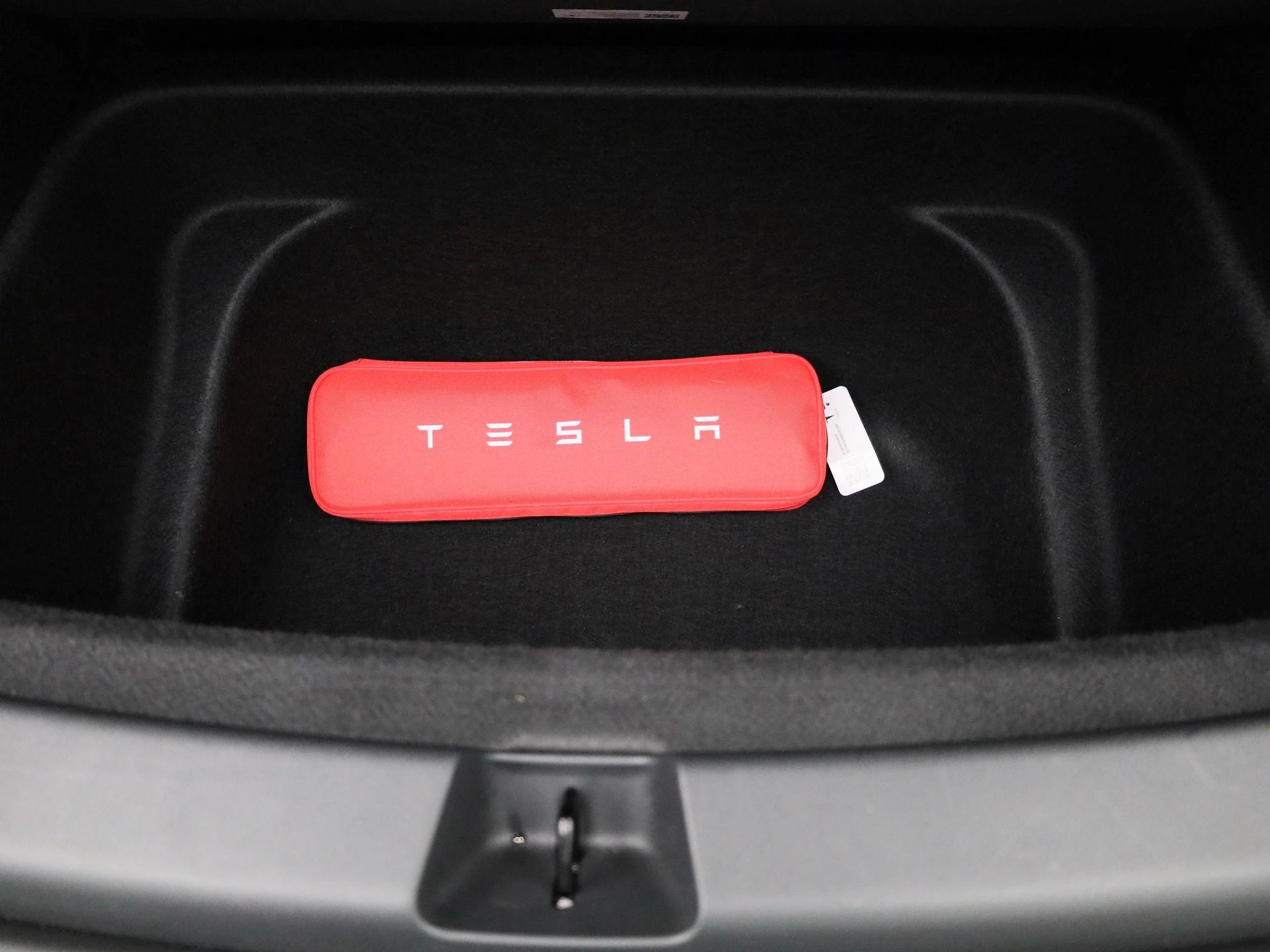 Tesla-Model Y-image-12