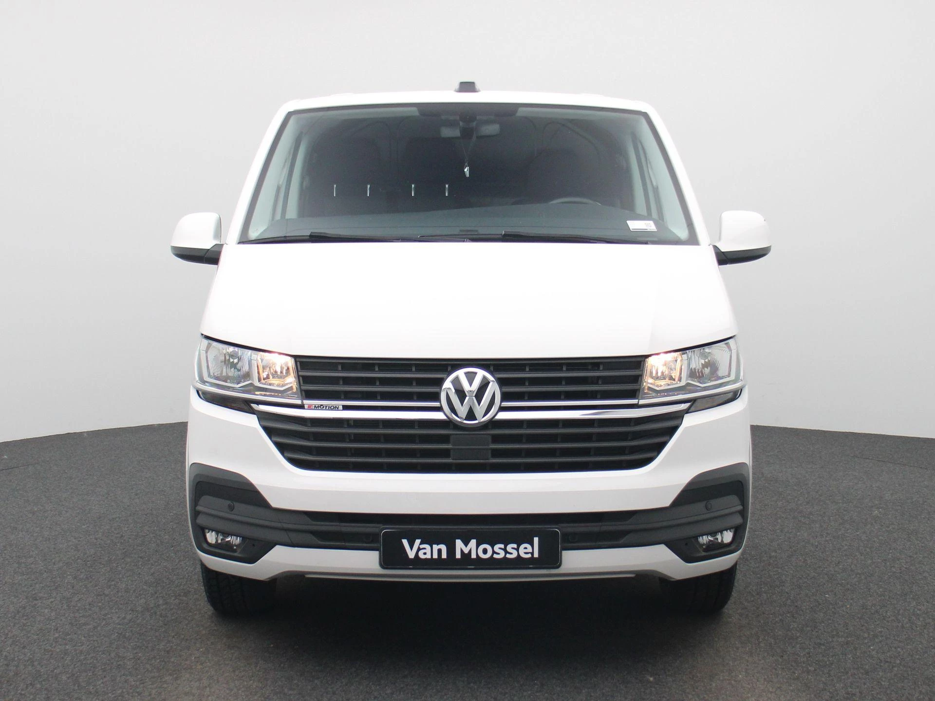 Volkswagen-Transporter-image-2