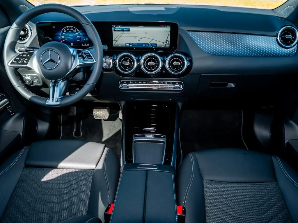 Mercedes-Benz-GLA 200 d-image-13