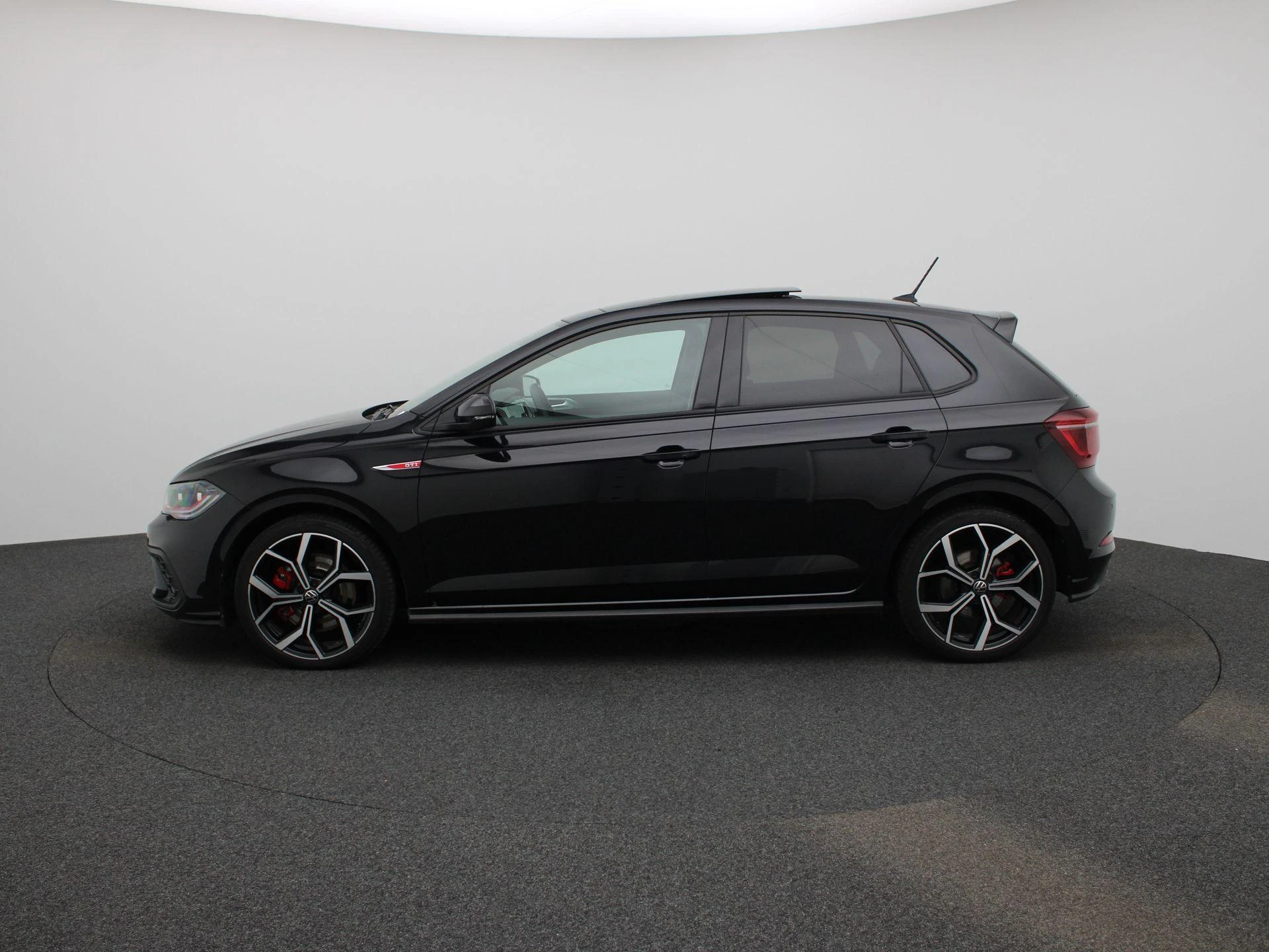 Volkswagen-Polo-image-3