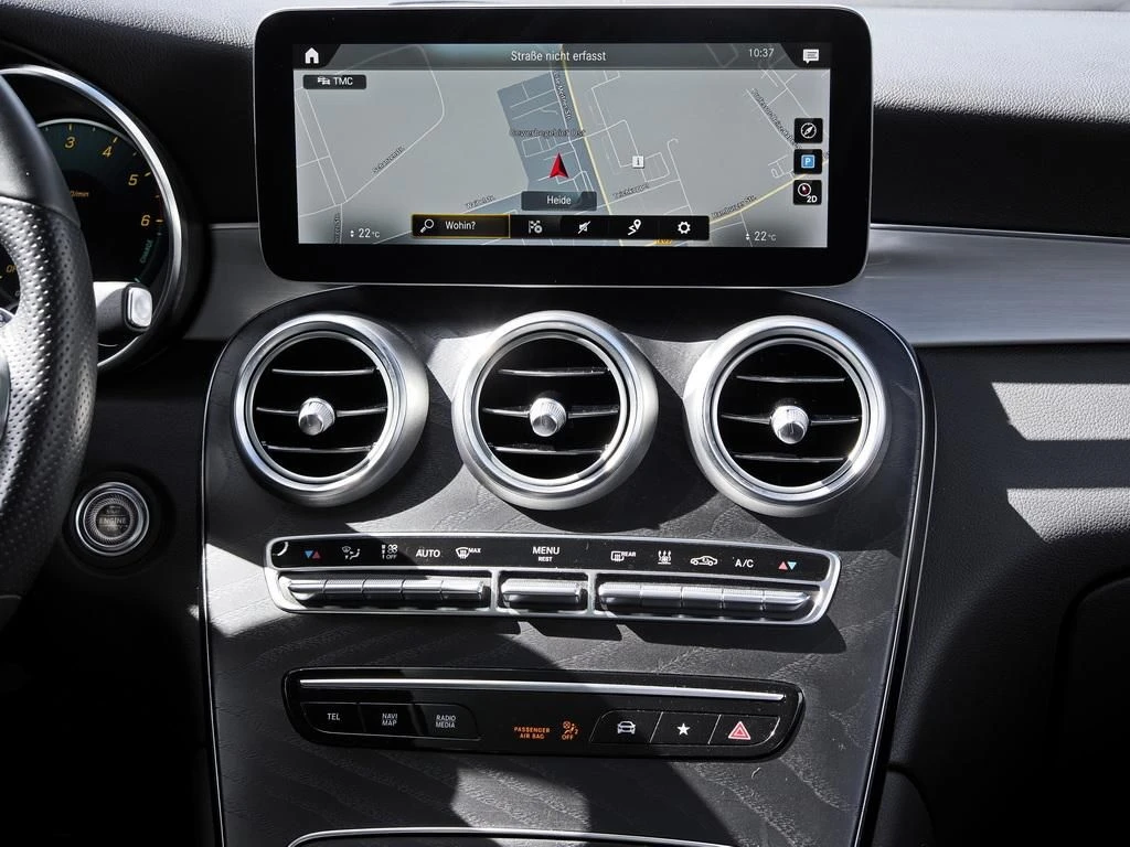 Mercedes-Benz-GLC 300 de-image-11