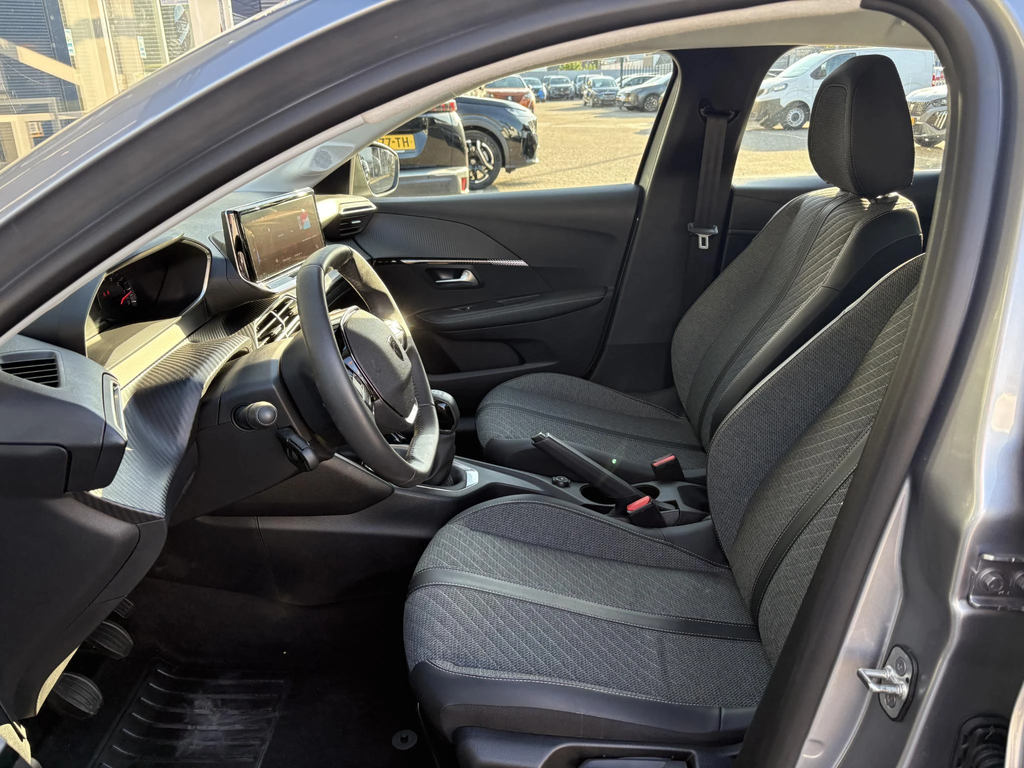 Peugeot-208-image-8