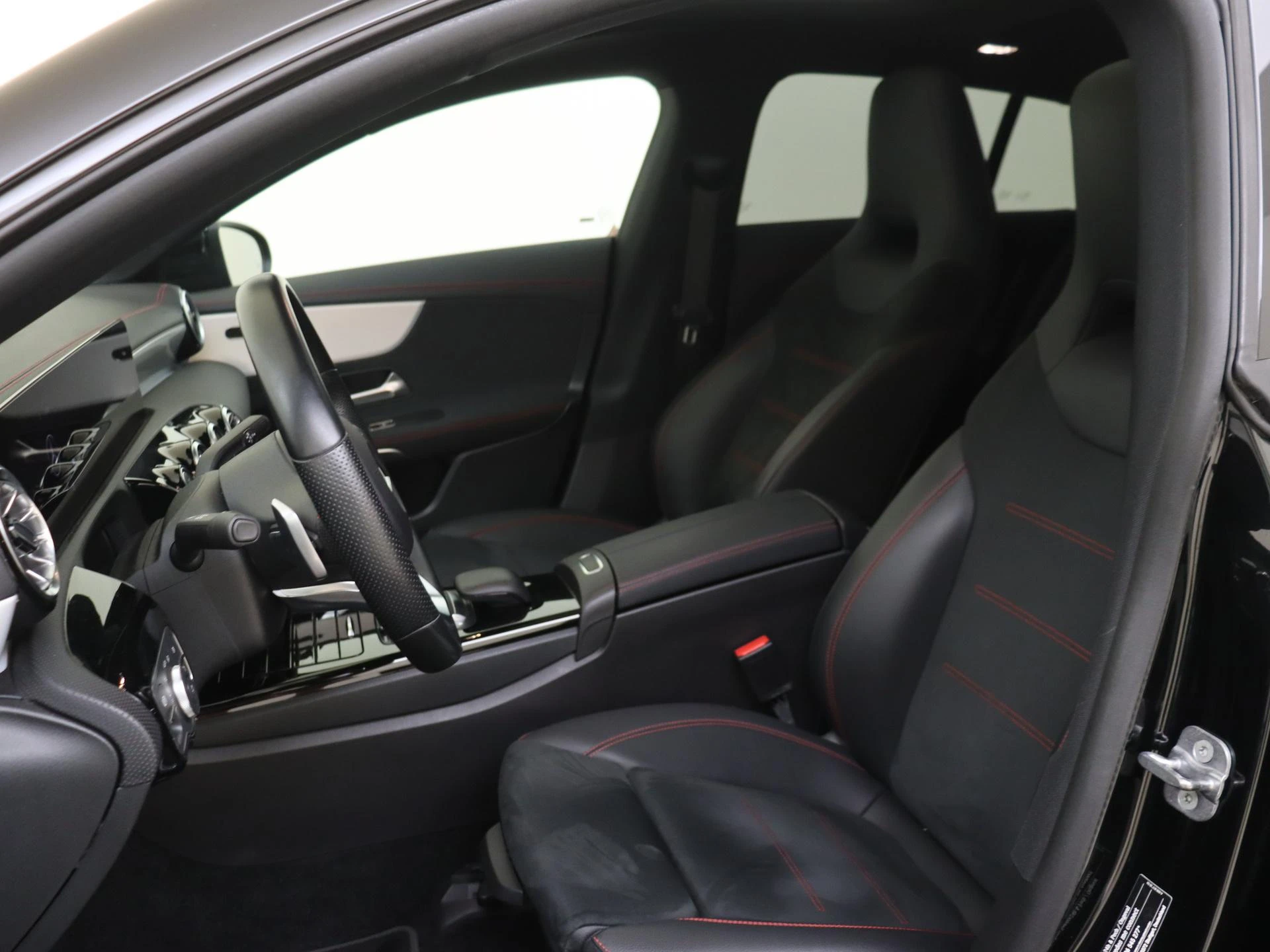 Mercedes-Benz-CLA-image-2