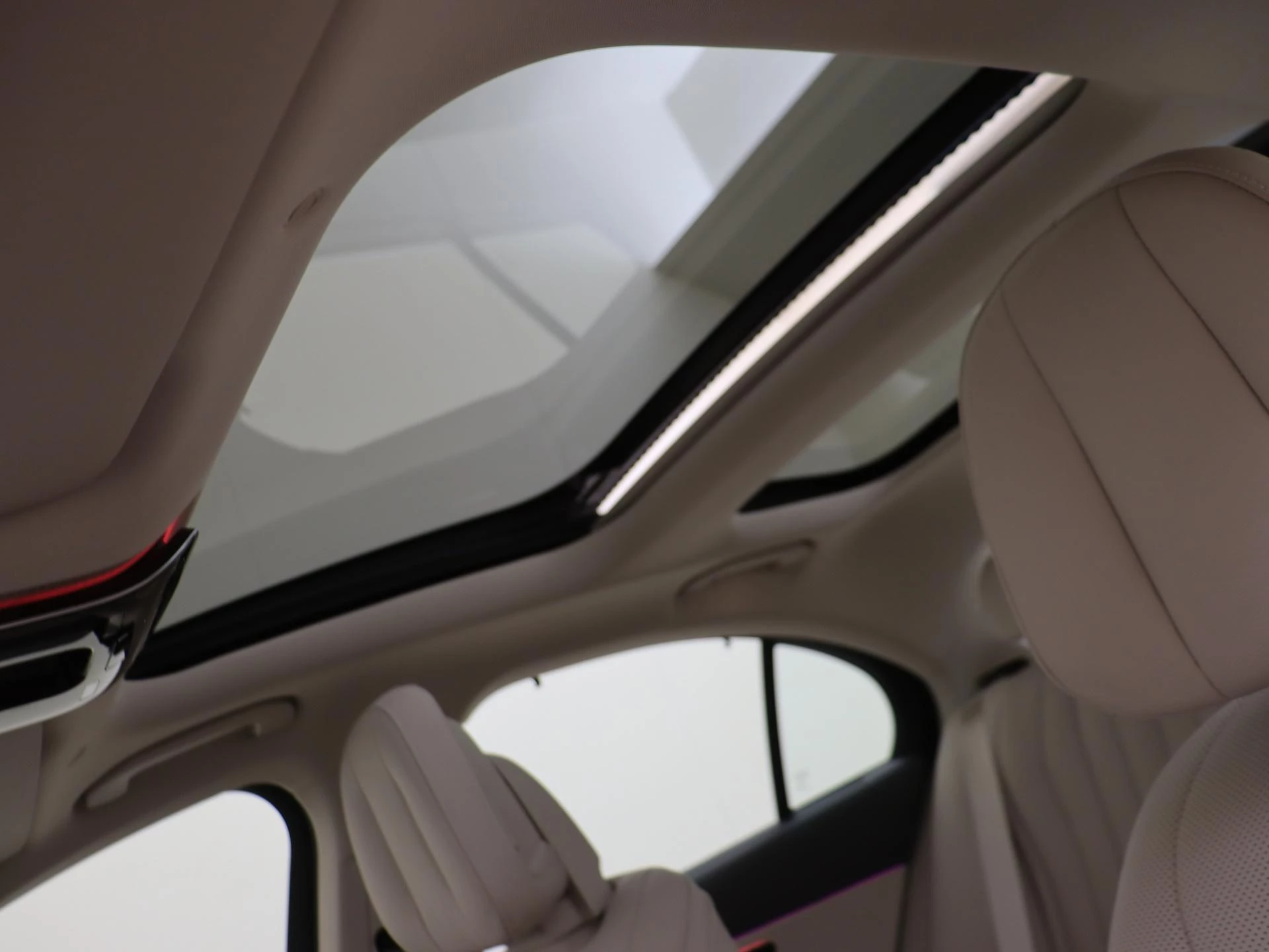 Mercedes-Benz-E-Klasse-image-31