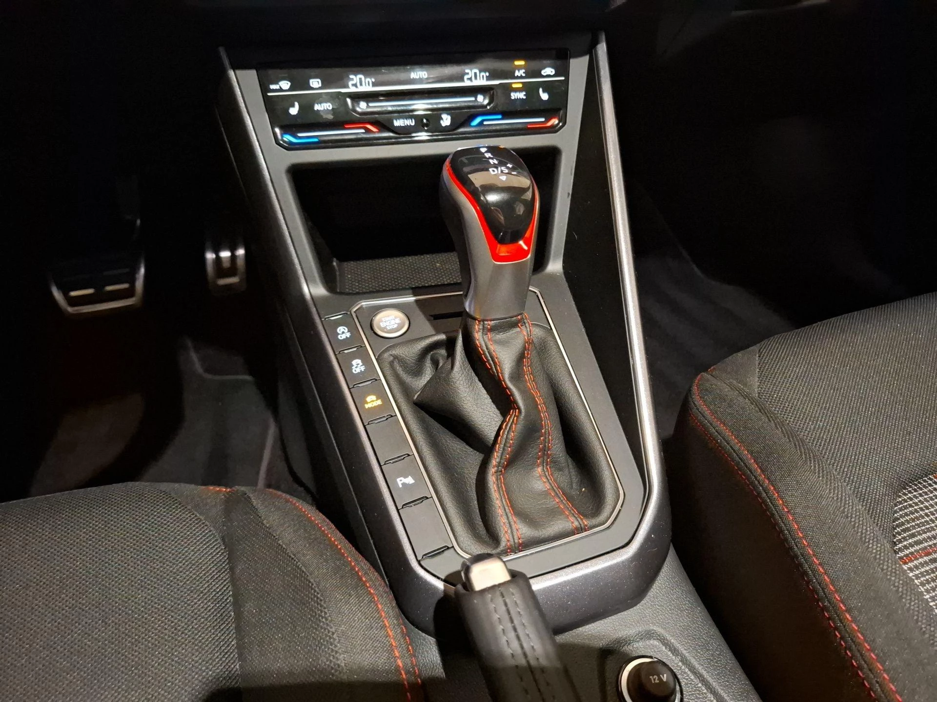 Volkswagen-Polo-image-9