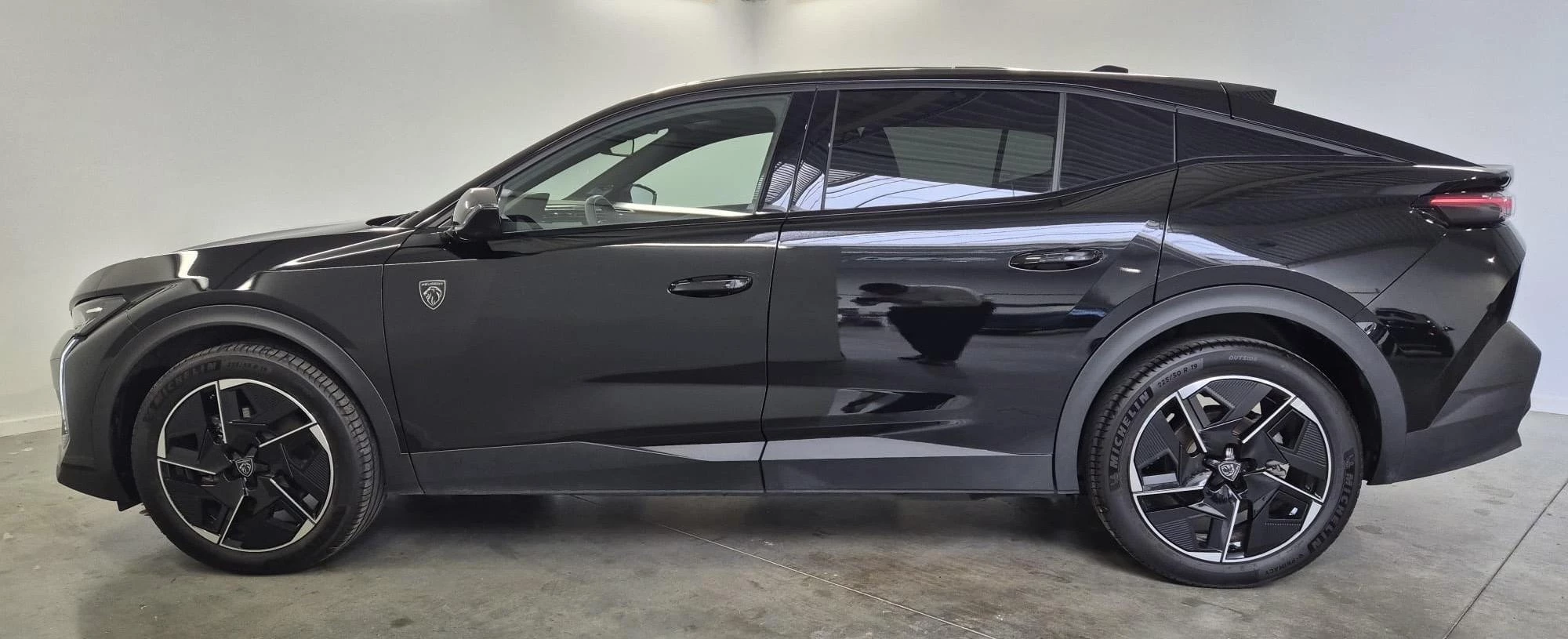 Peugeot 408 e-408 210 GT